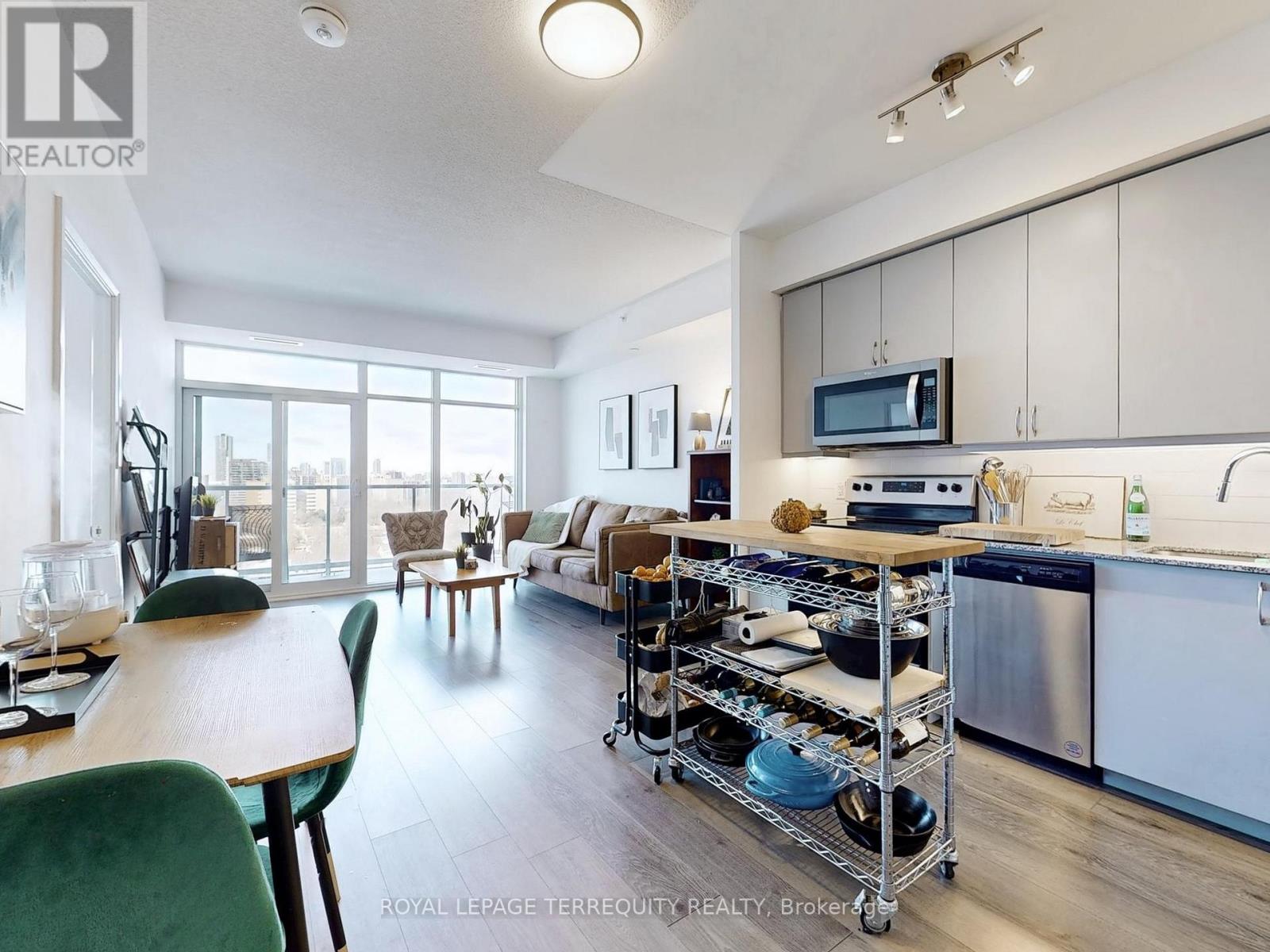 #1110 3220 SHEPPARD AVENUE E - 9