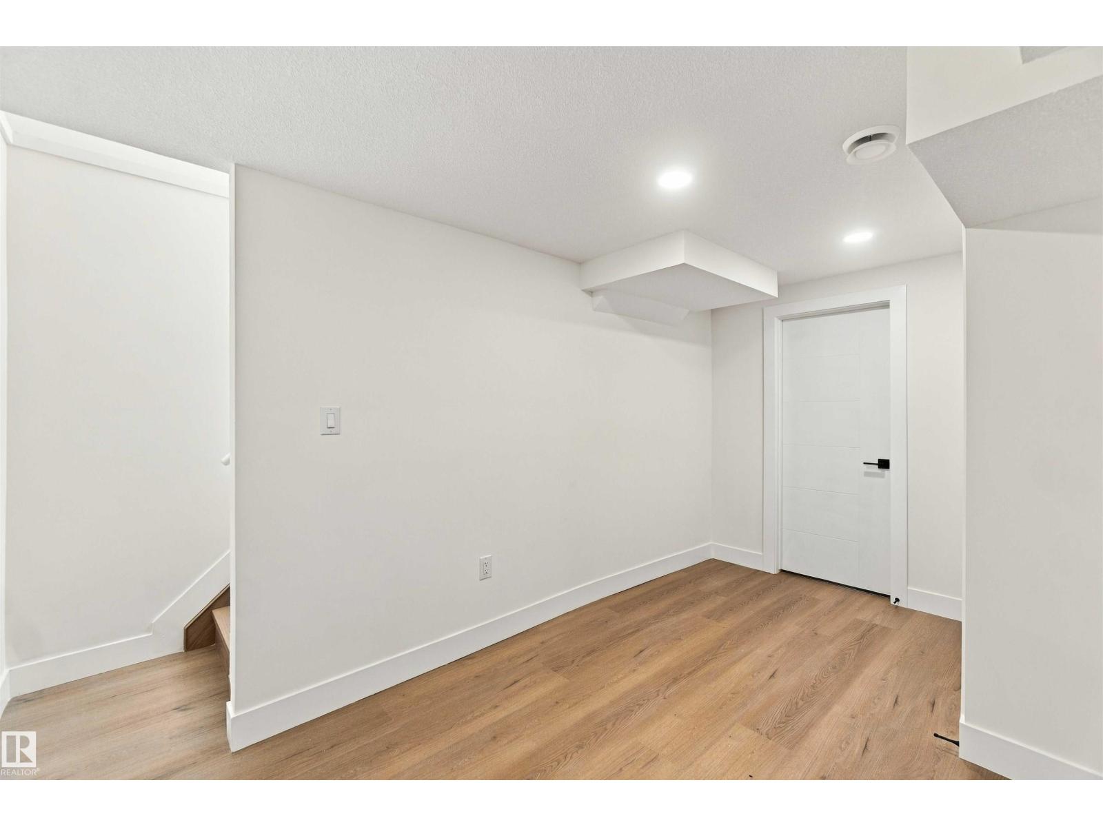 13203 136A AV NW - 32