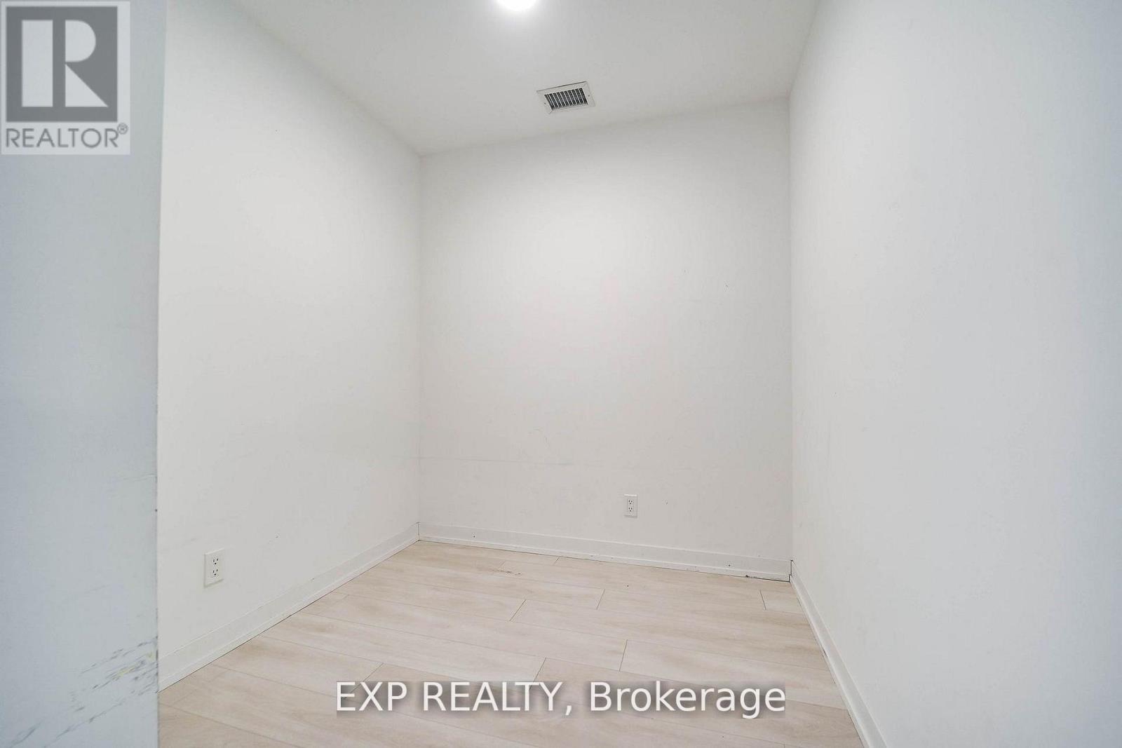 8 Beverley Glen Boulevard — photo 28