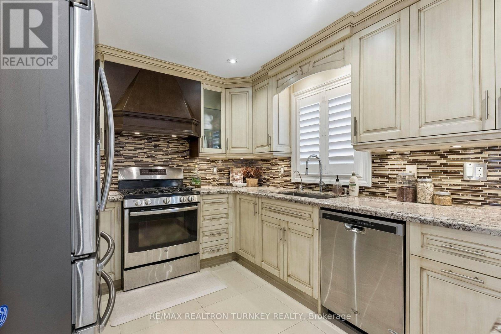 263 CHAMBERS CRESCENT - 15