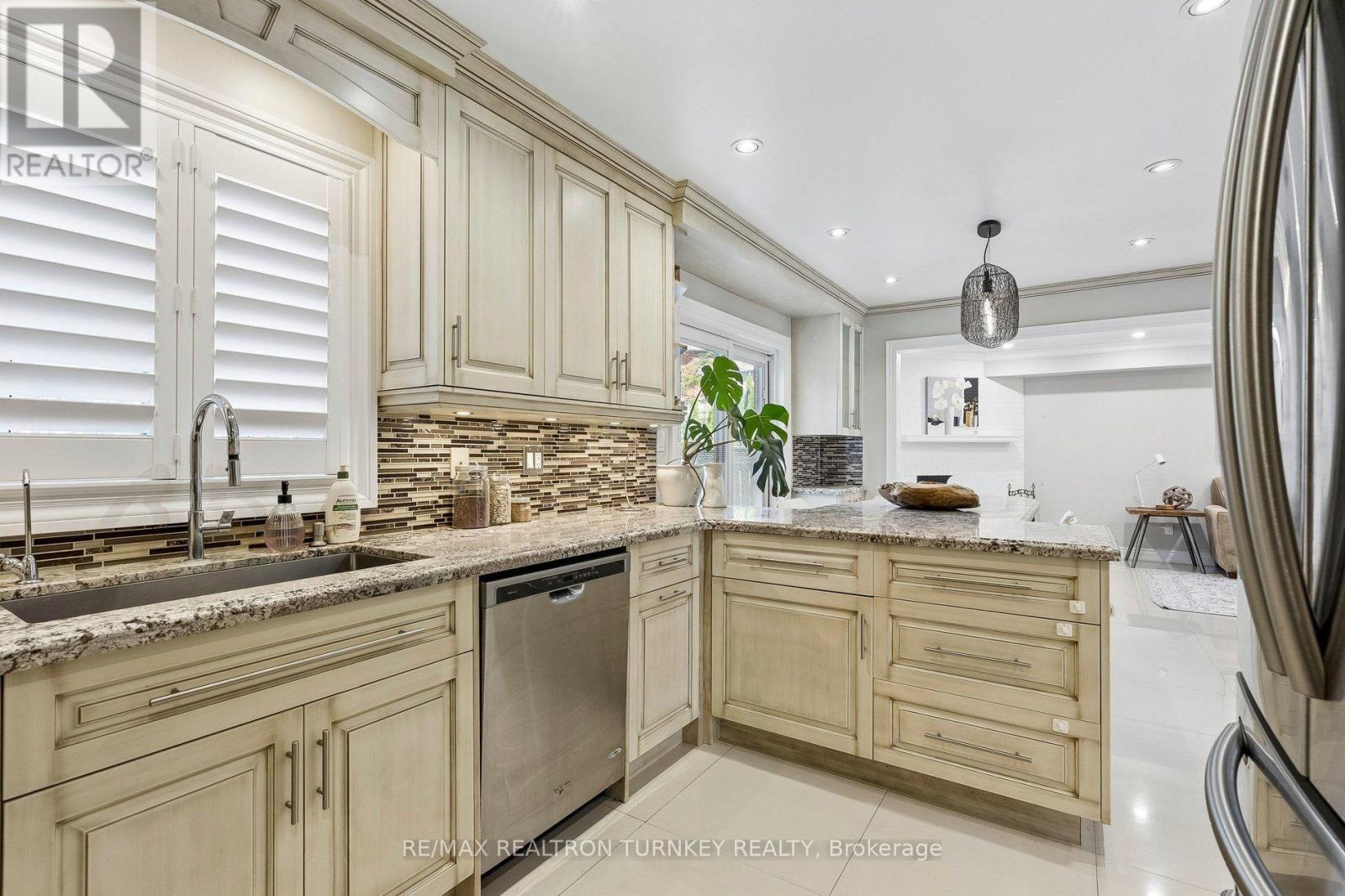 263 CHAMBERS CRESCENT - 16