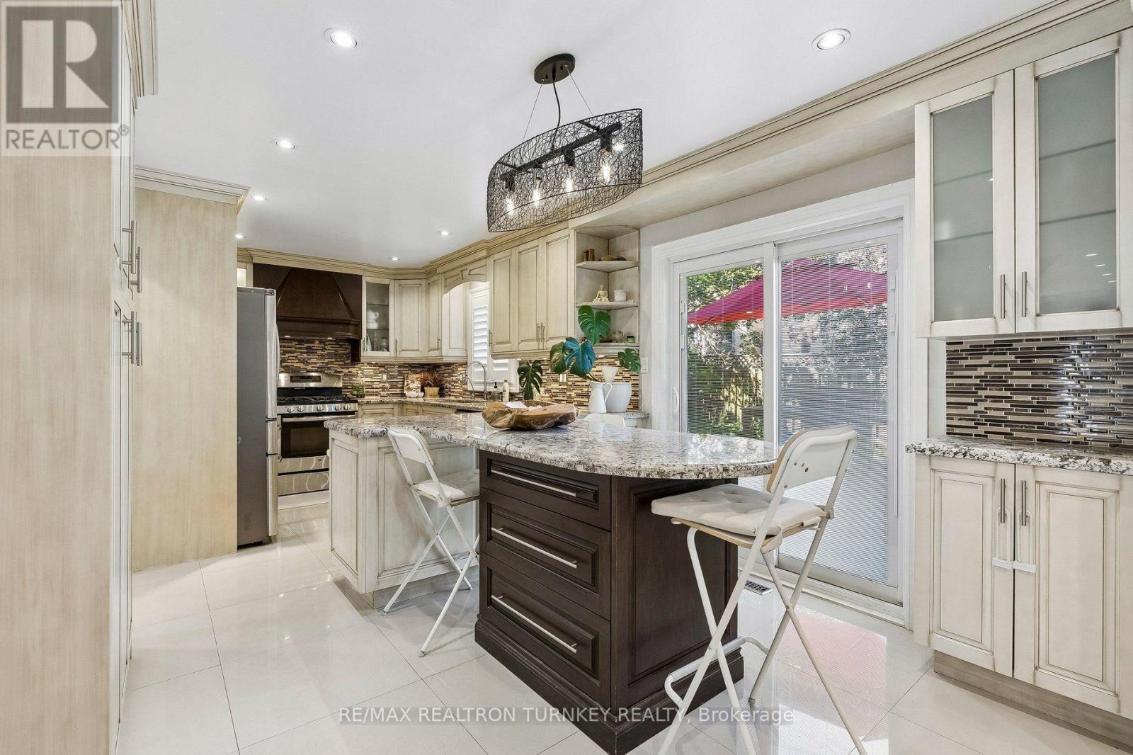 263 CHAMBERS CRESCENT - 17