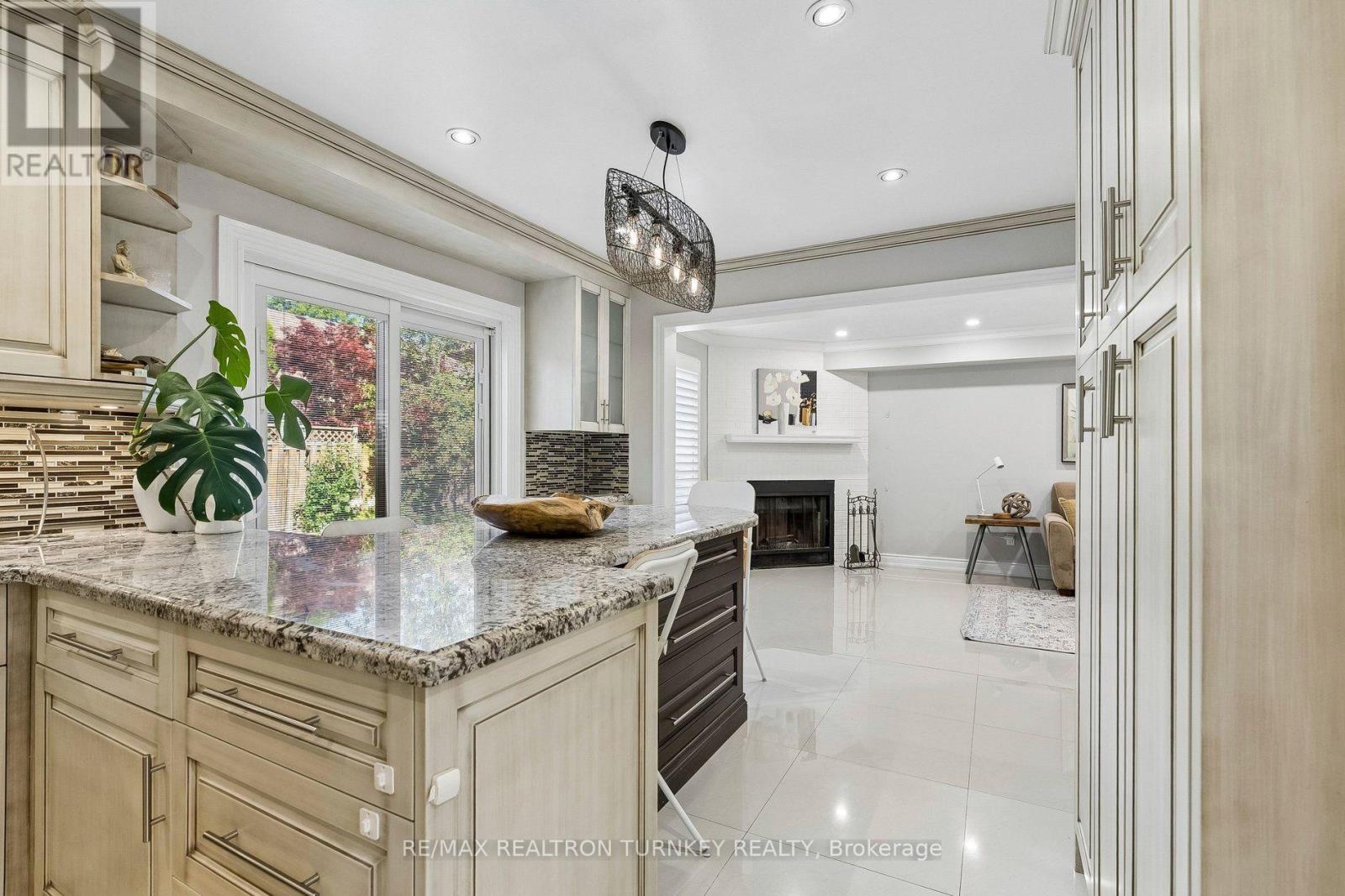 263 CHAMBERS CRESCENT - 18