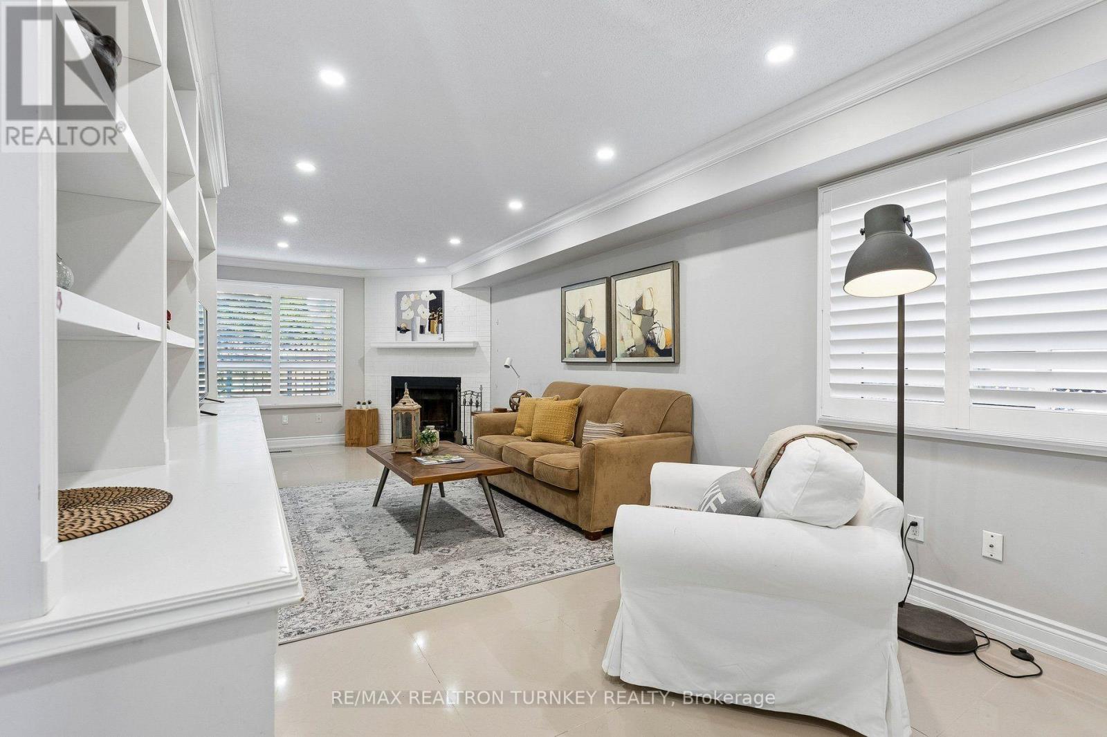 263 CHAMBERS CRESCENT - 21