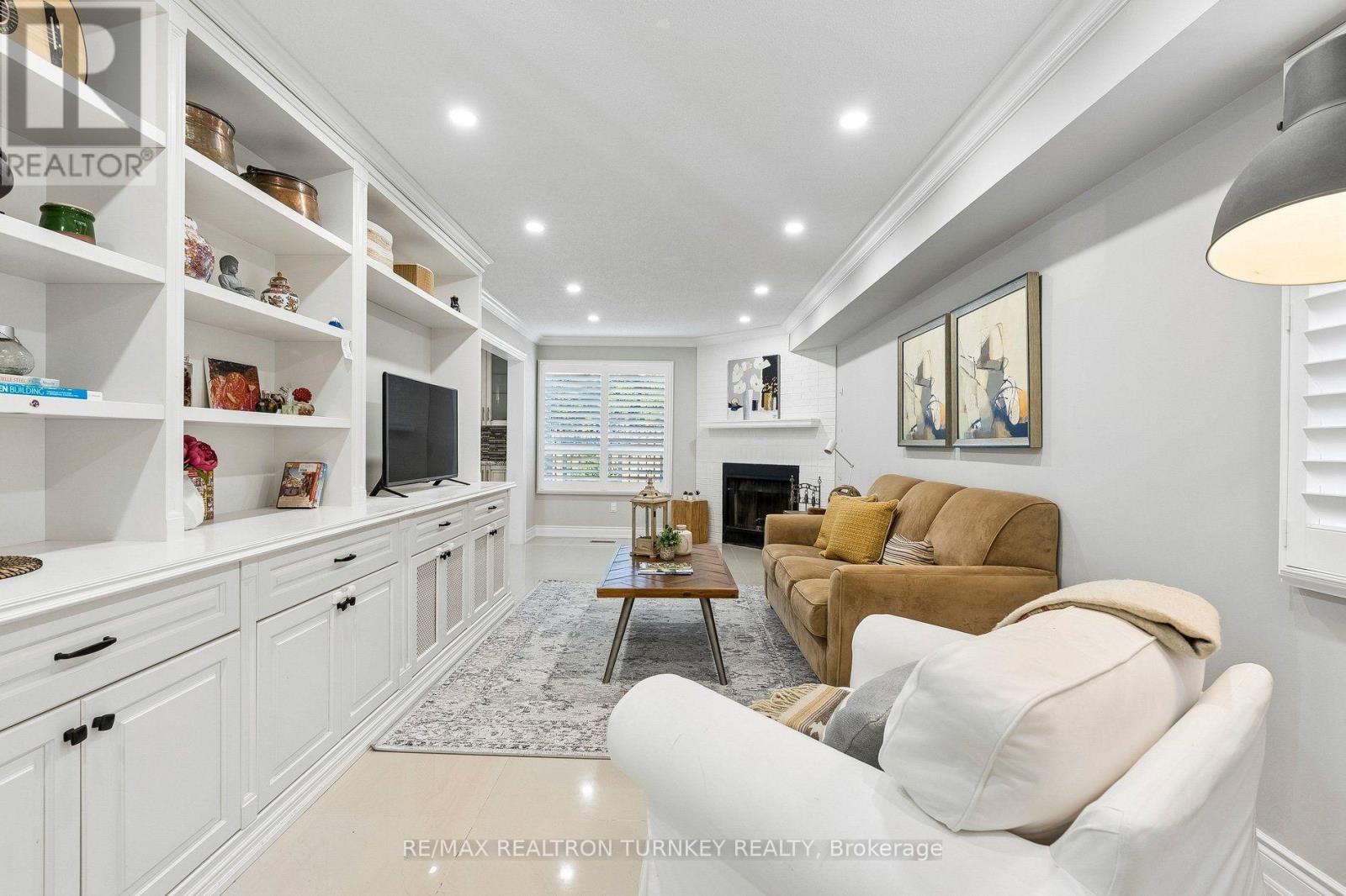 263 CHAMBERS CRESCENT - 22