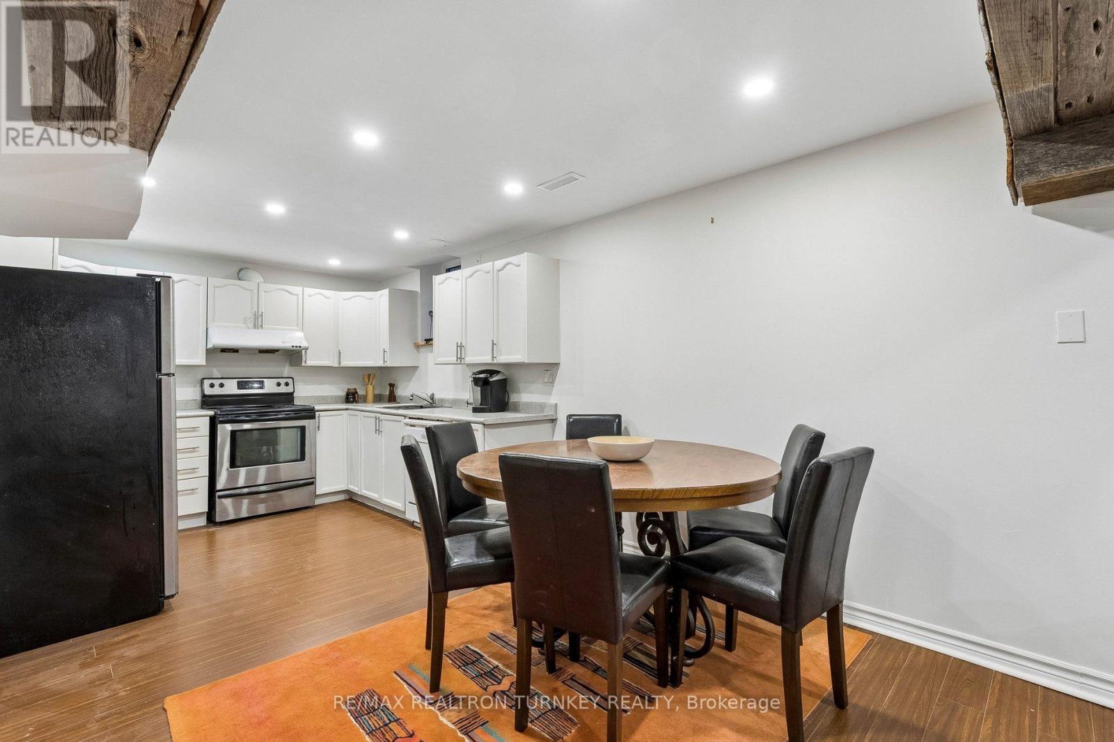 263 CHAMBERS CRESCENT - 40