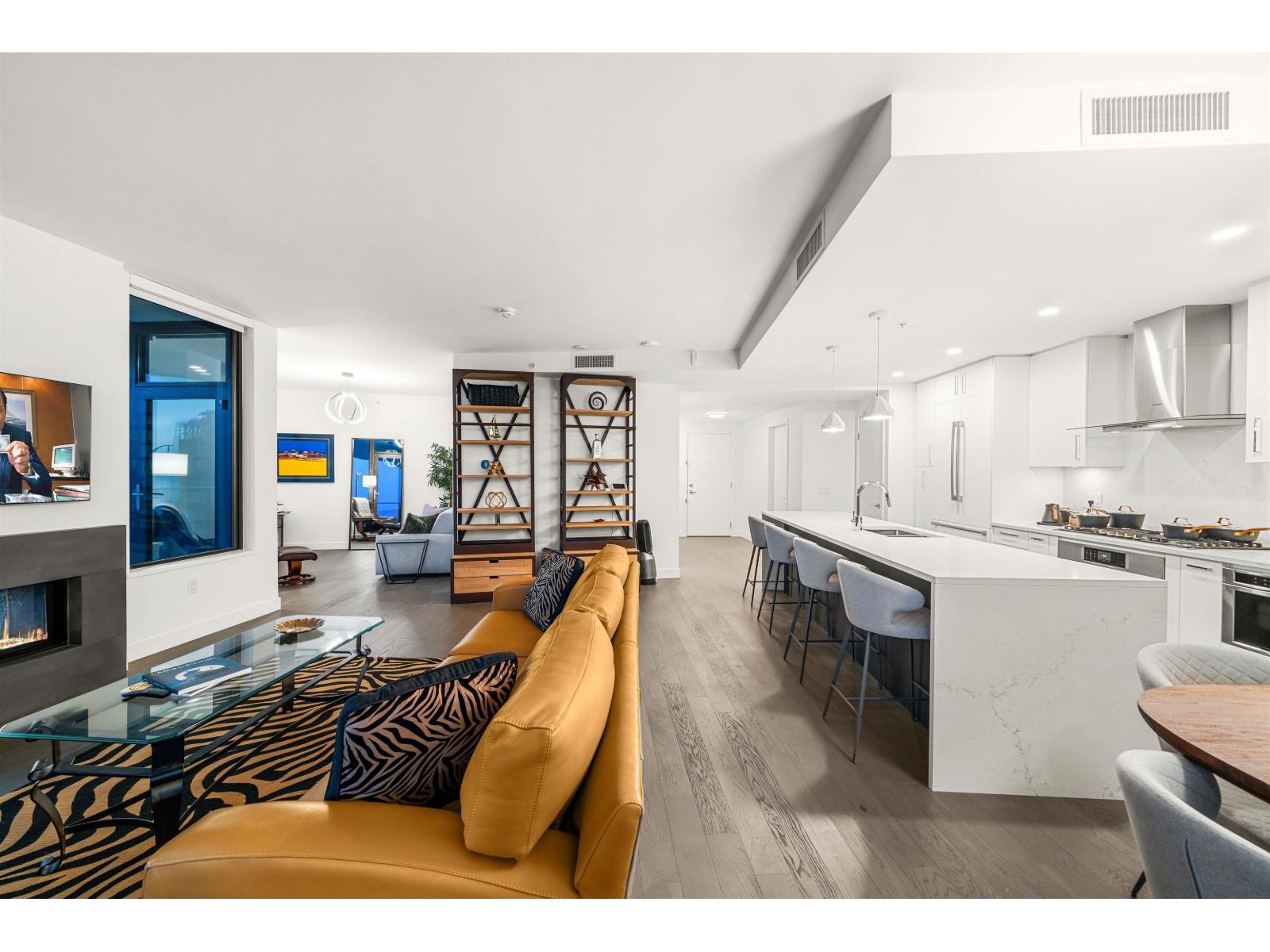 1605 1588 JOHNSTON ROAD, White Rock