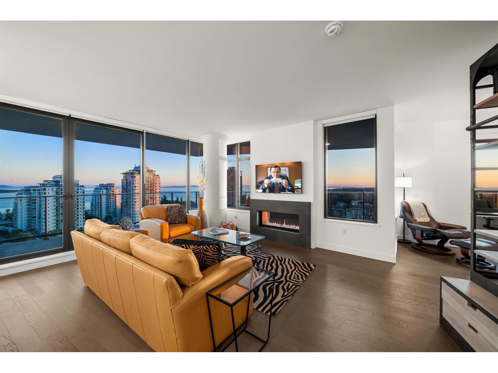 1605 1588 JOHNSTON ROAD, White Rock