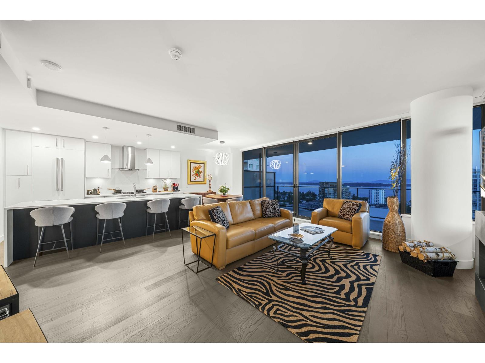 1605 1588 JOHNSTON ROAD, White Rock