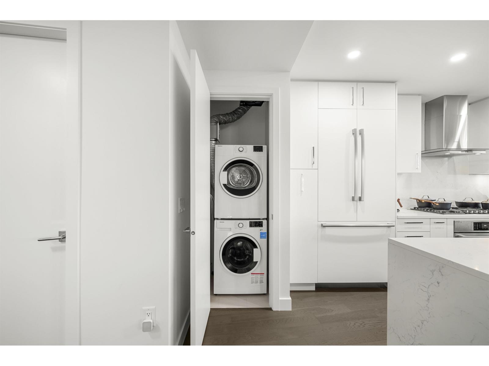 1605 1588 JOHNSTON ROAD, White Rock