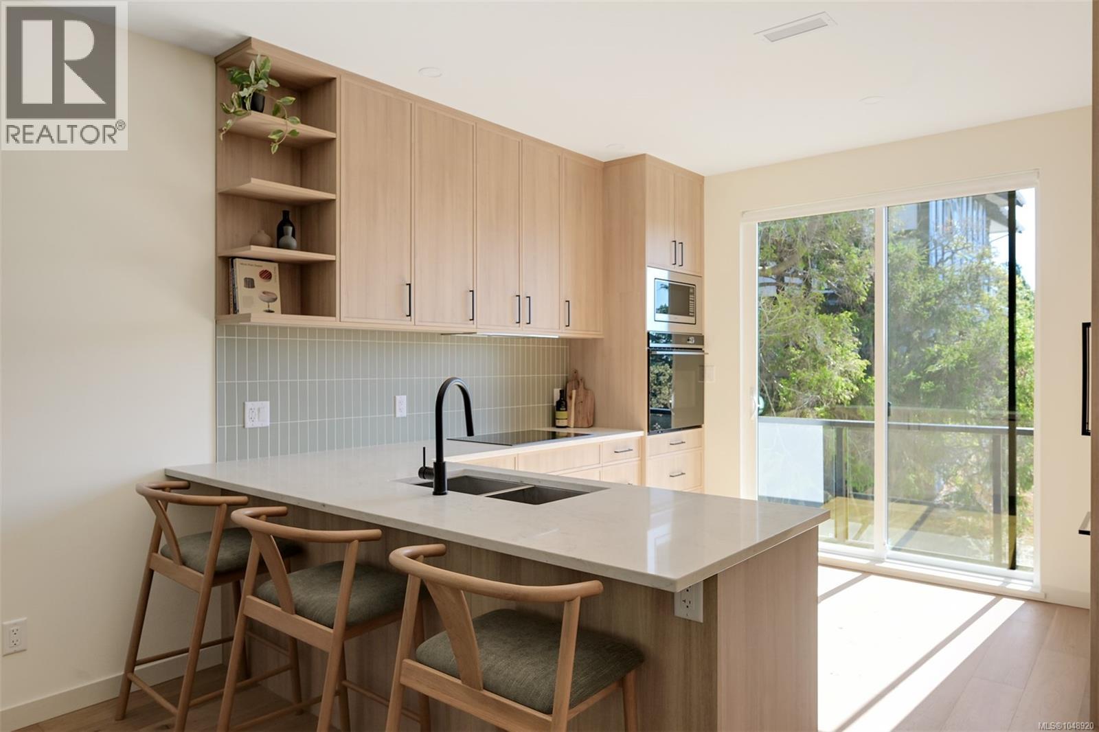 #3 521 Foul Bay Rd - 39