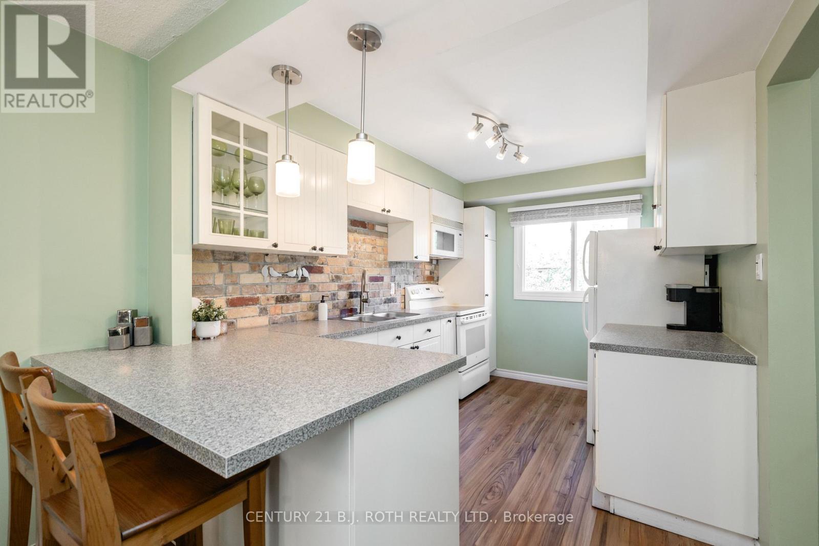#31 52 ADELAIDE STREET - Image 10