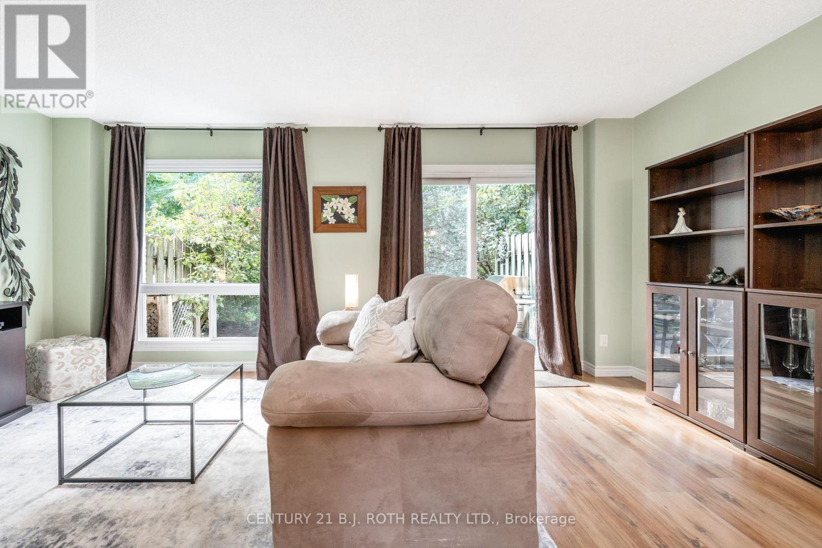#31 52 ADELAIDE STREET - Image 15