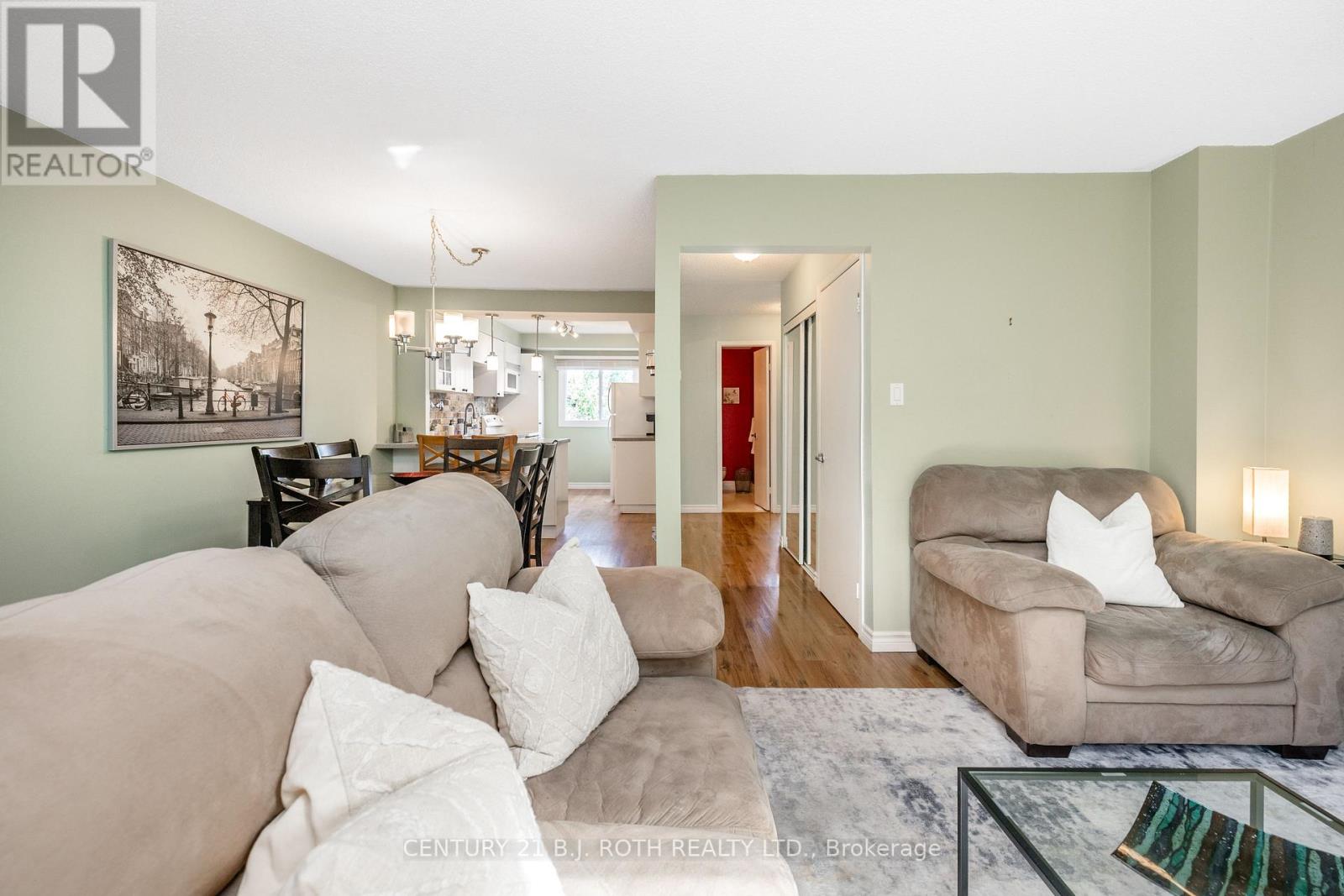#31 52 ADELAIDE STREET - Image 16