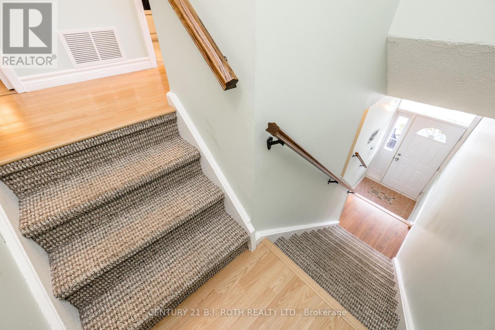 #31 52 ADELAIDE STREET - Image 17