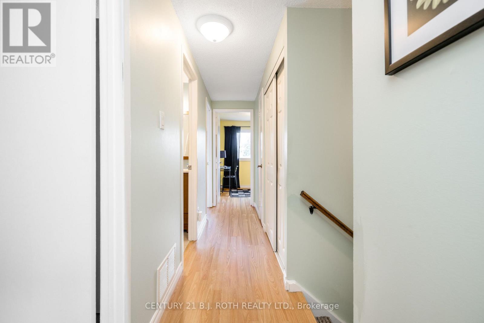 #31 52 ADELAIDE STREET - 18
