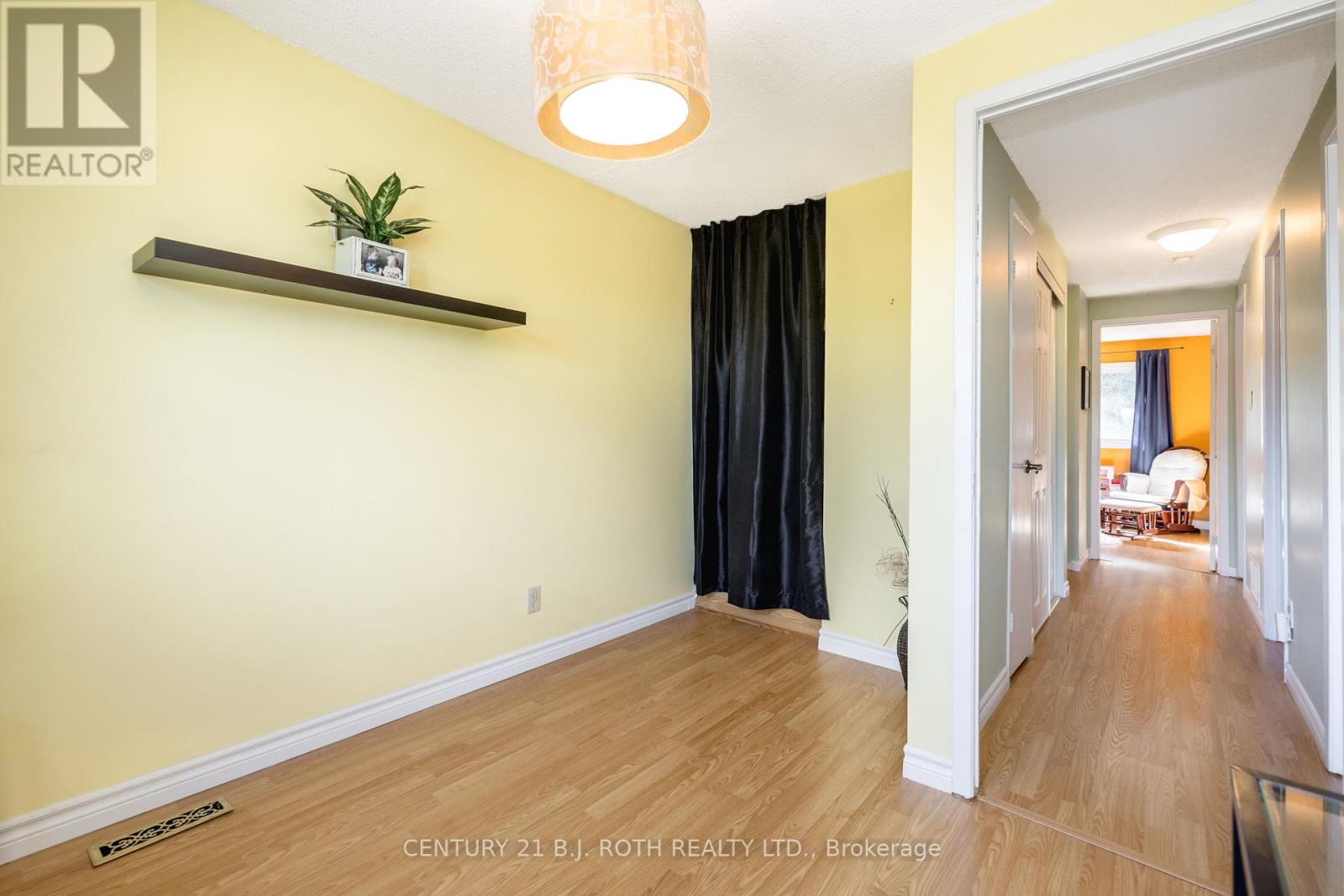 #31 52 ADELAIDE STREET - Image 20