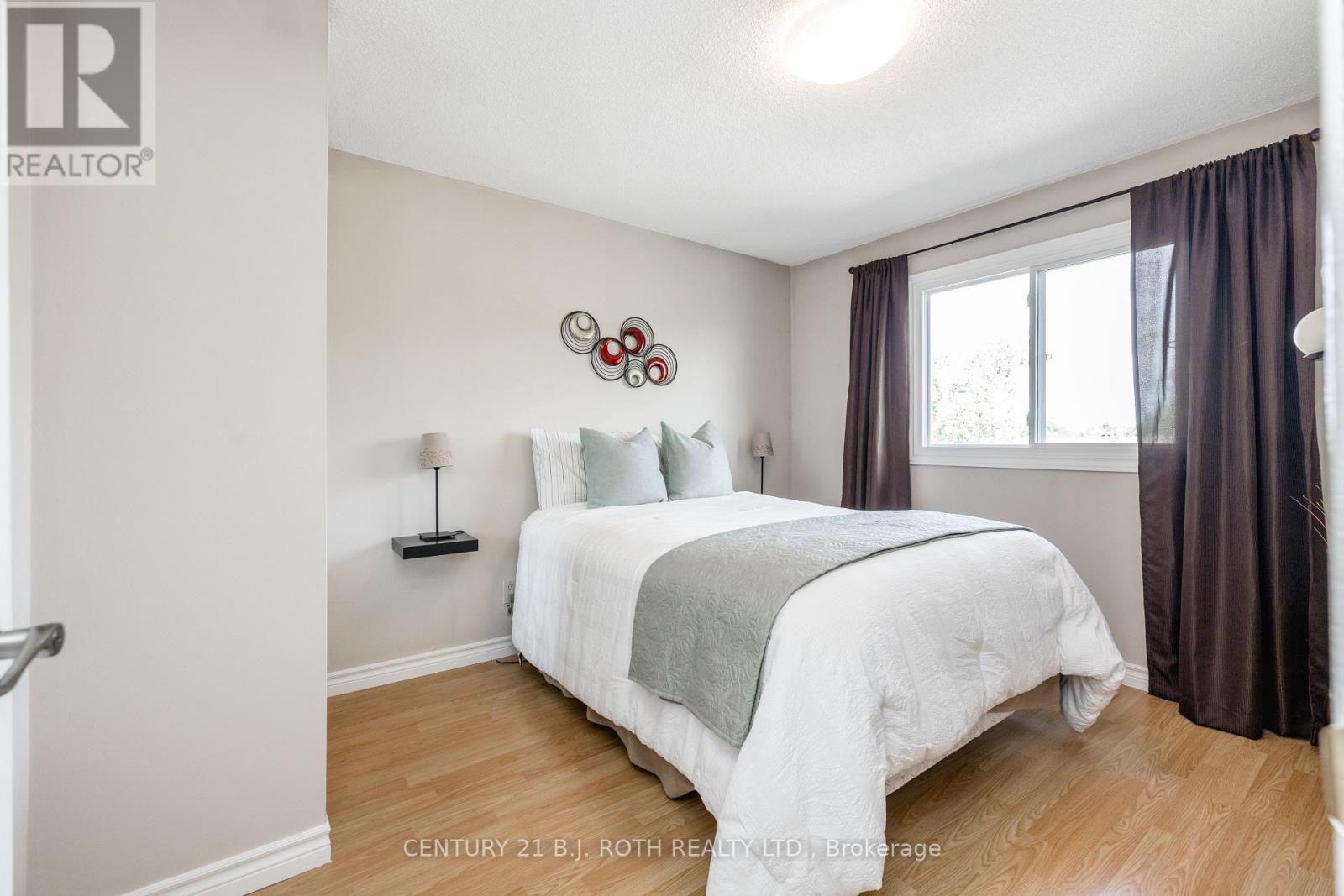 #31 52 ADELAIDE STREET - 21