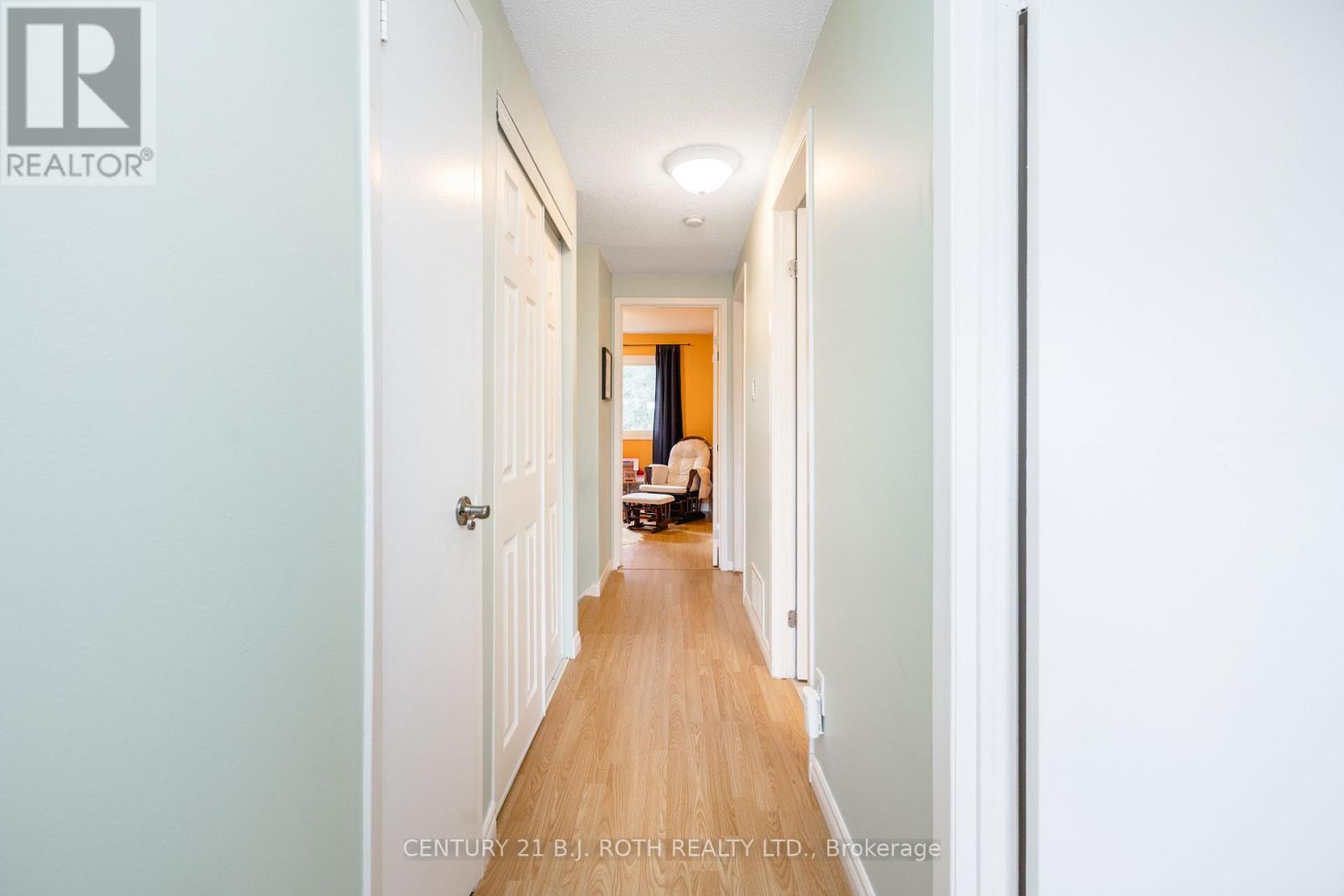 #31 52 ADELAIDE STREET - Image 23