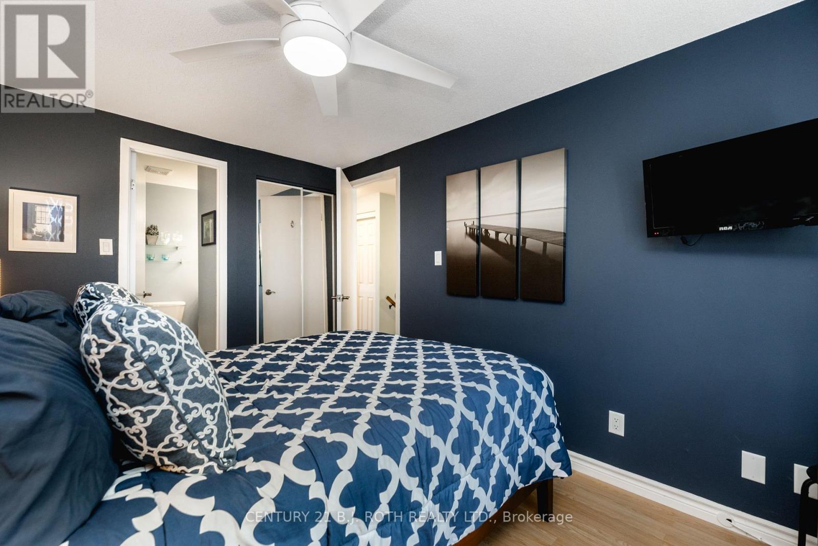 #31 52 ADELAIDE STREET - Image 28
