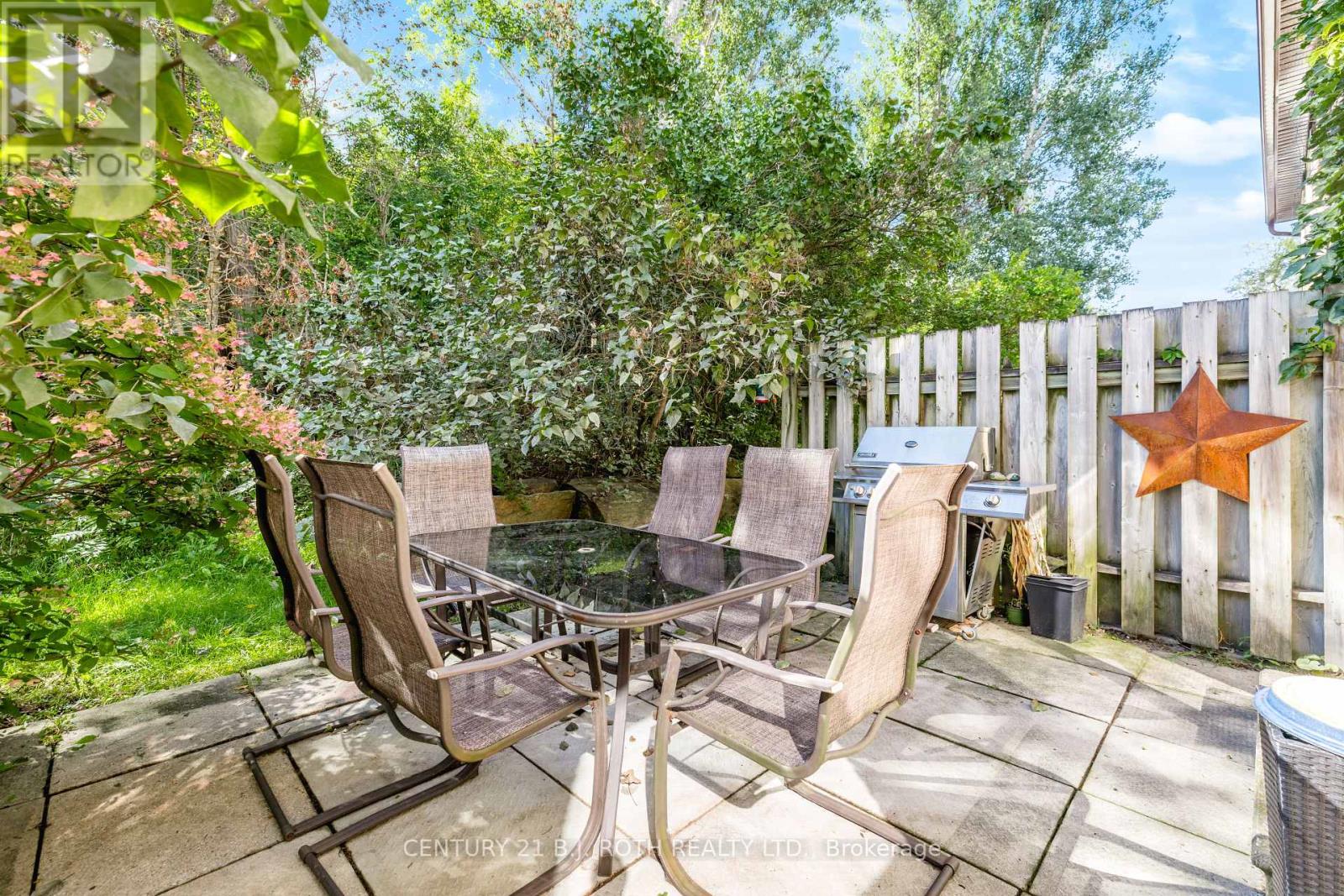 #31 52 ADELAIDE STREET - 33