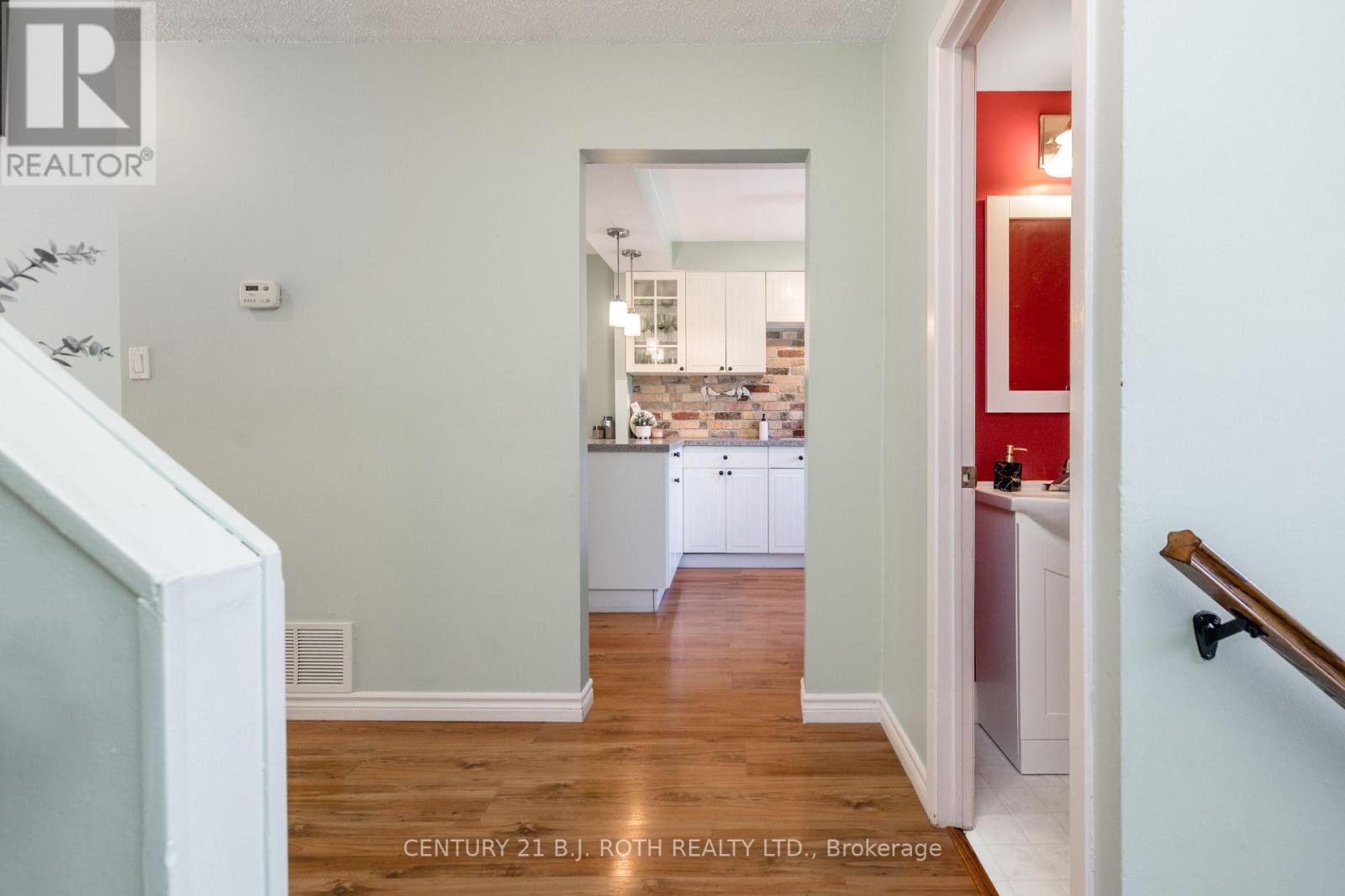 #31 52 ADELAIDE STREET - 5