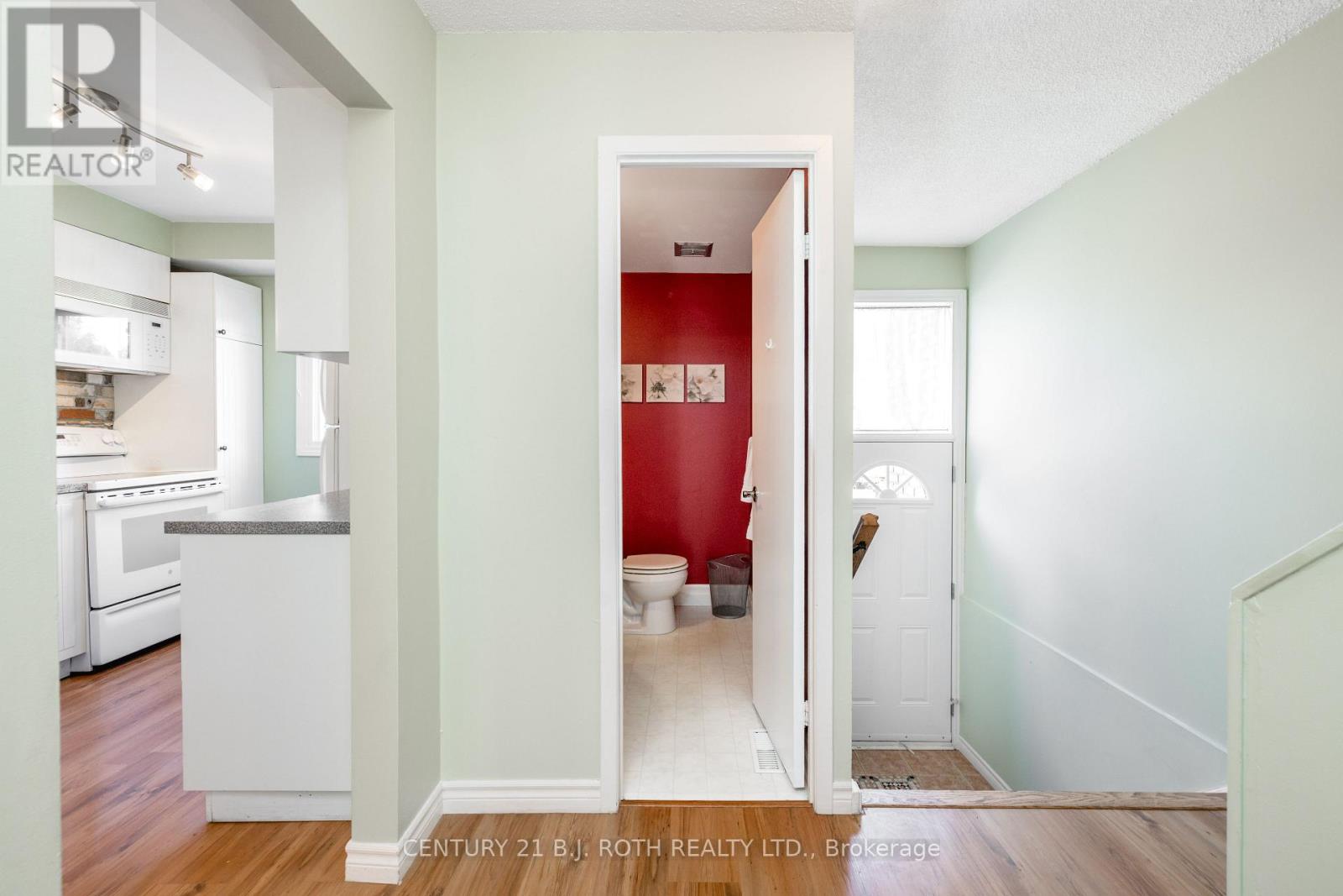 #31 52 ADELAIDE STREET - Image 6
