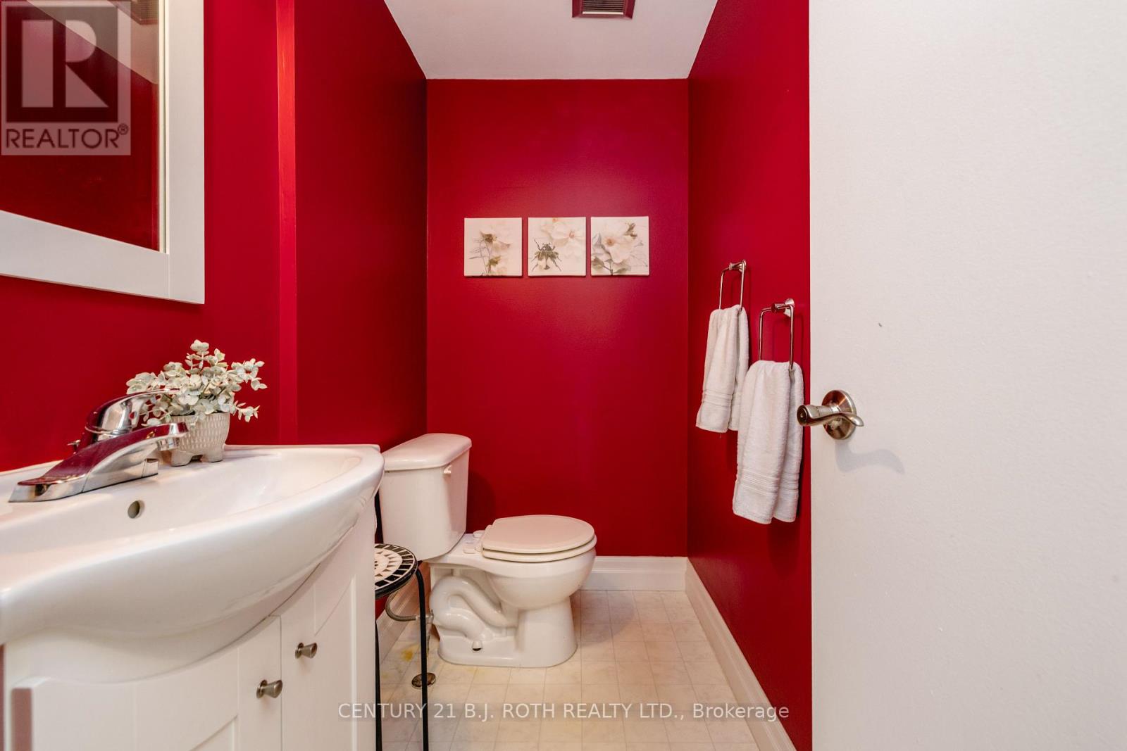 #31 52 ADELAIDE STREET - Image 7