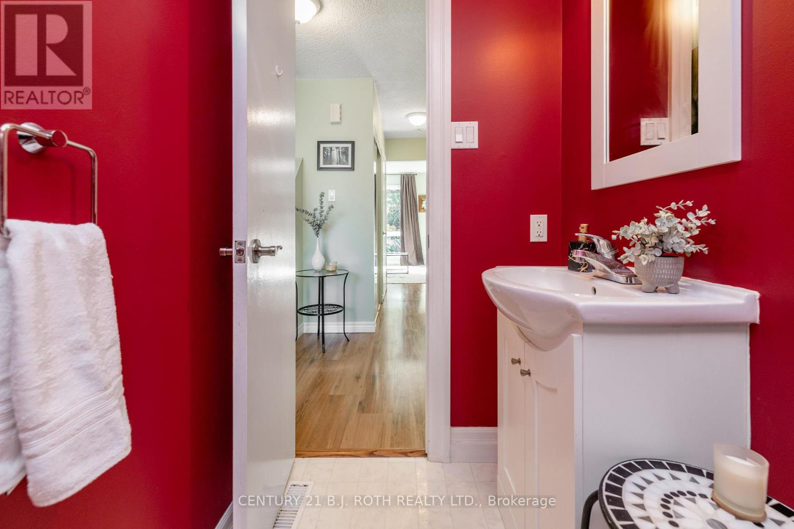 #31 52 ADELAIDE STREET - 8