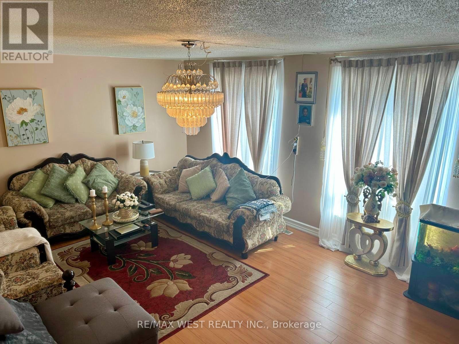 #134 6458 FINCH AVENUE W - 4