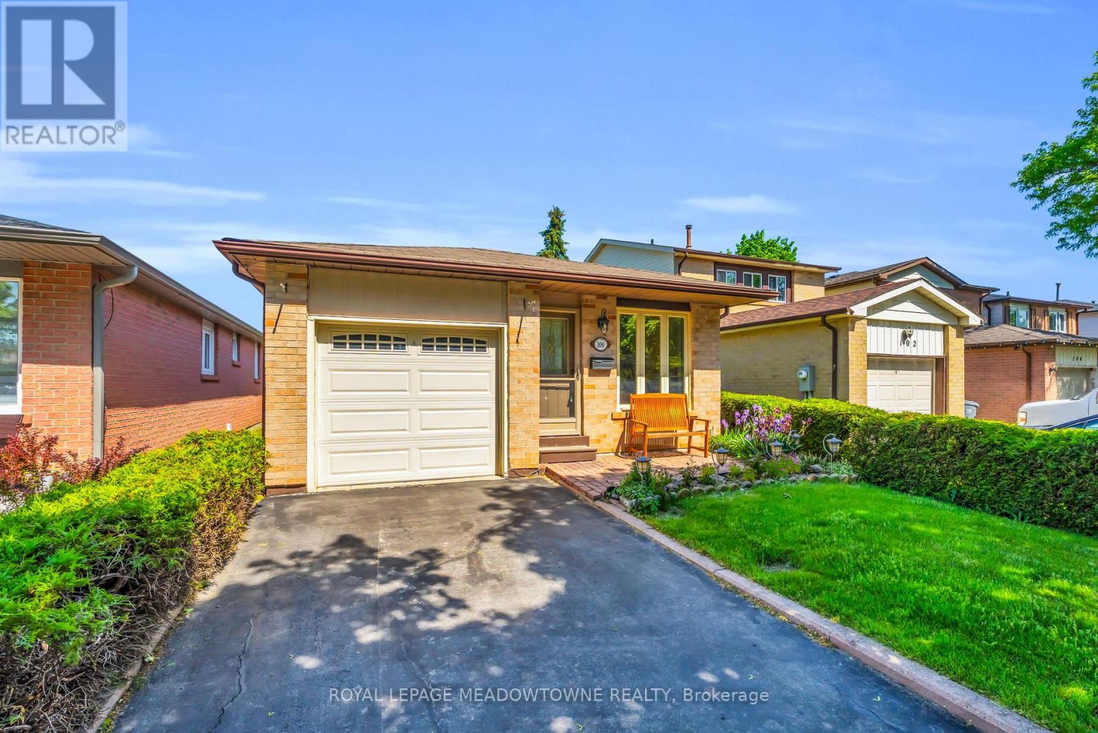 100 MARTINDALE CRESCENT - 2