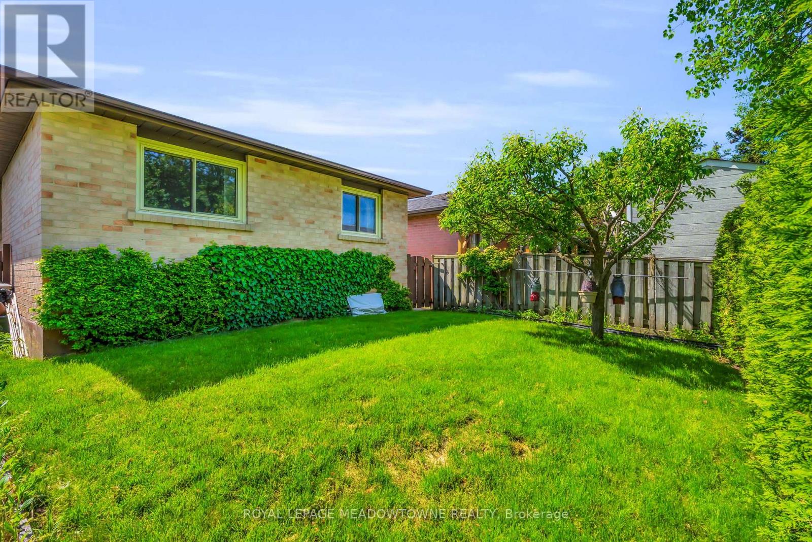 100 MARTINDALE CRESCENT - 27