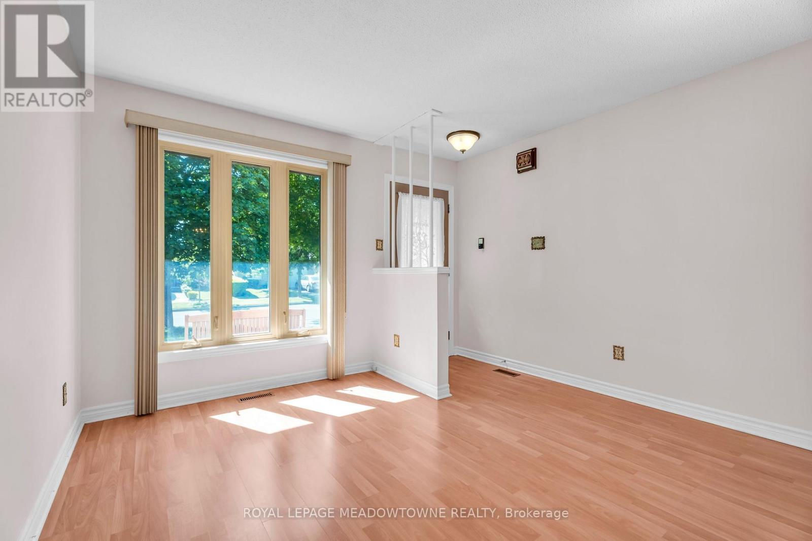 100 MARTINDALE CRESCENT - 8