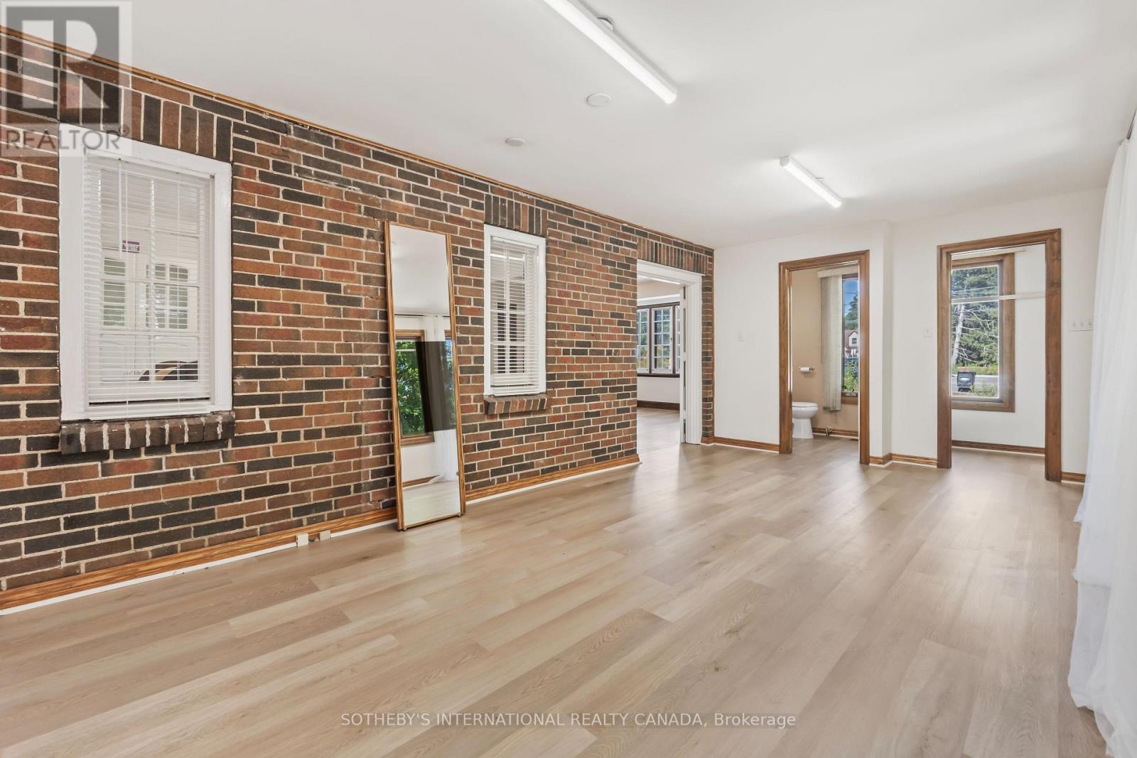 1462 HURONTARIO STREET - 10