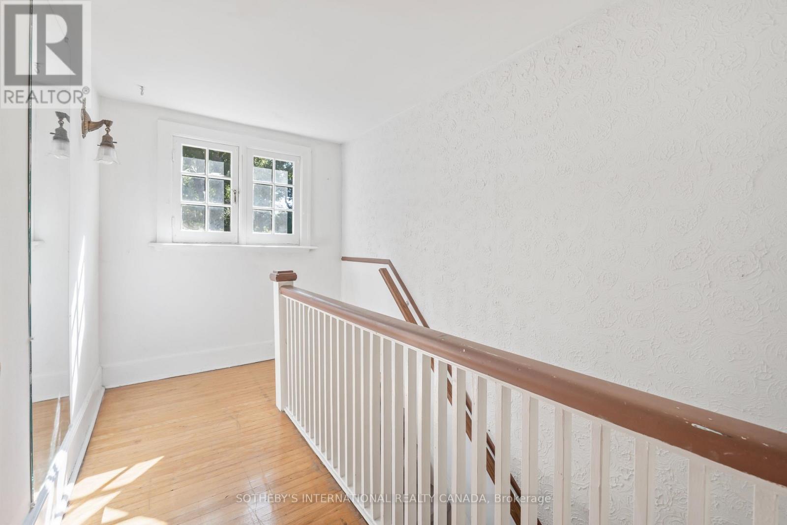 1462 HURONTARIO STREET - 19