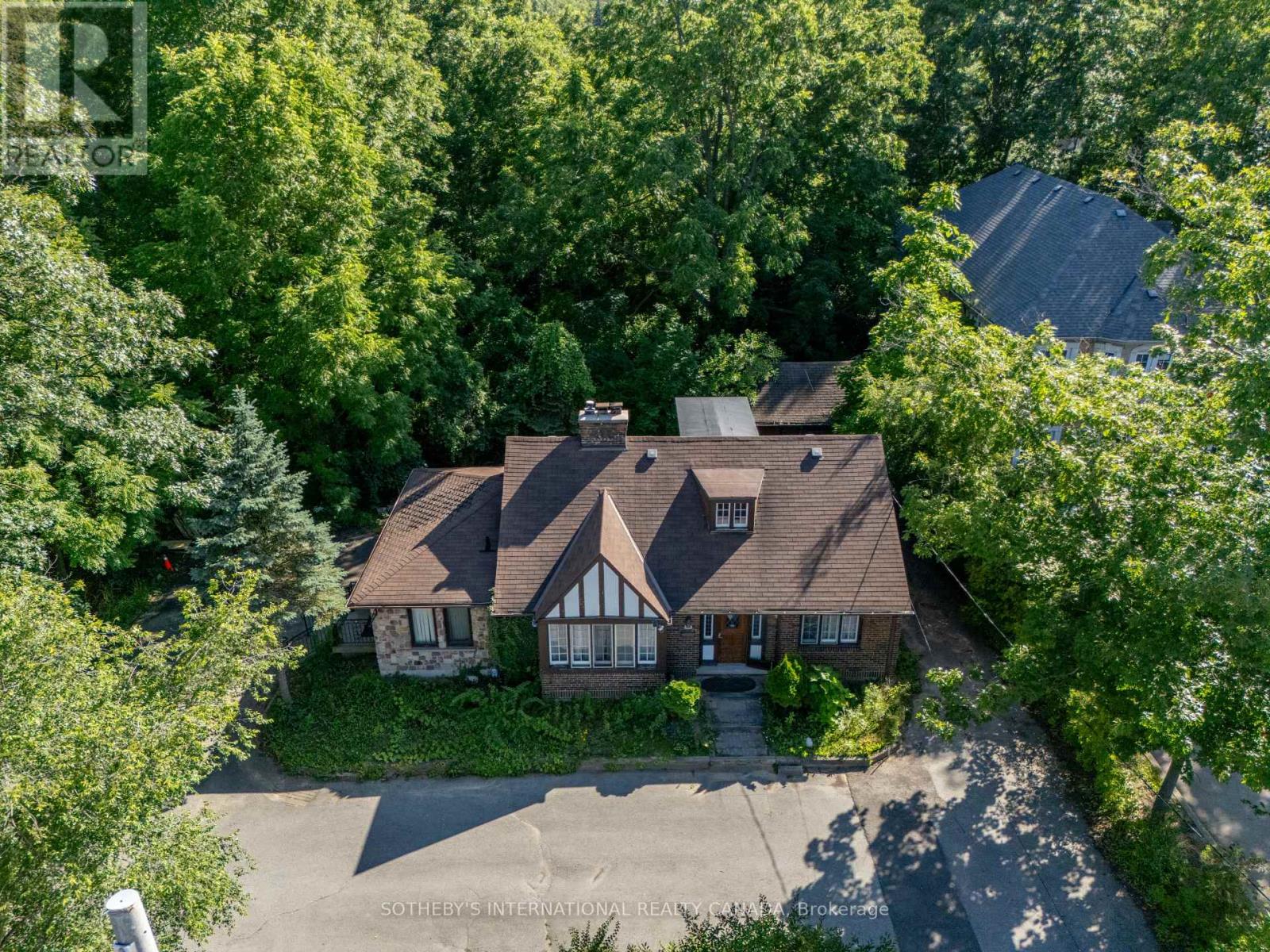 1462 HURONTARIO STREET - 28