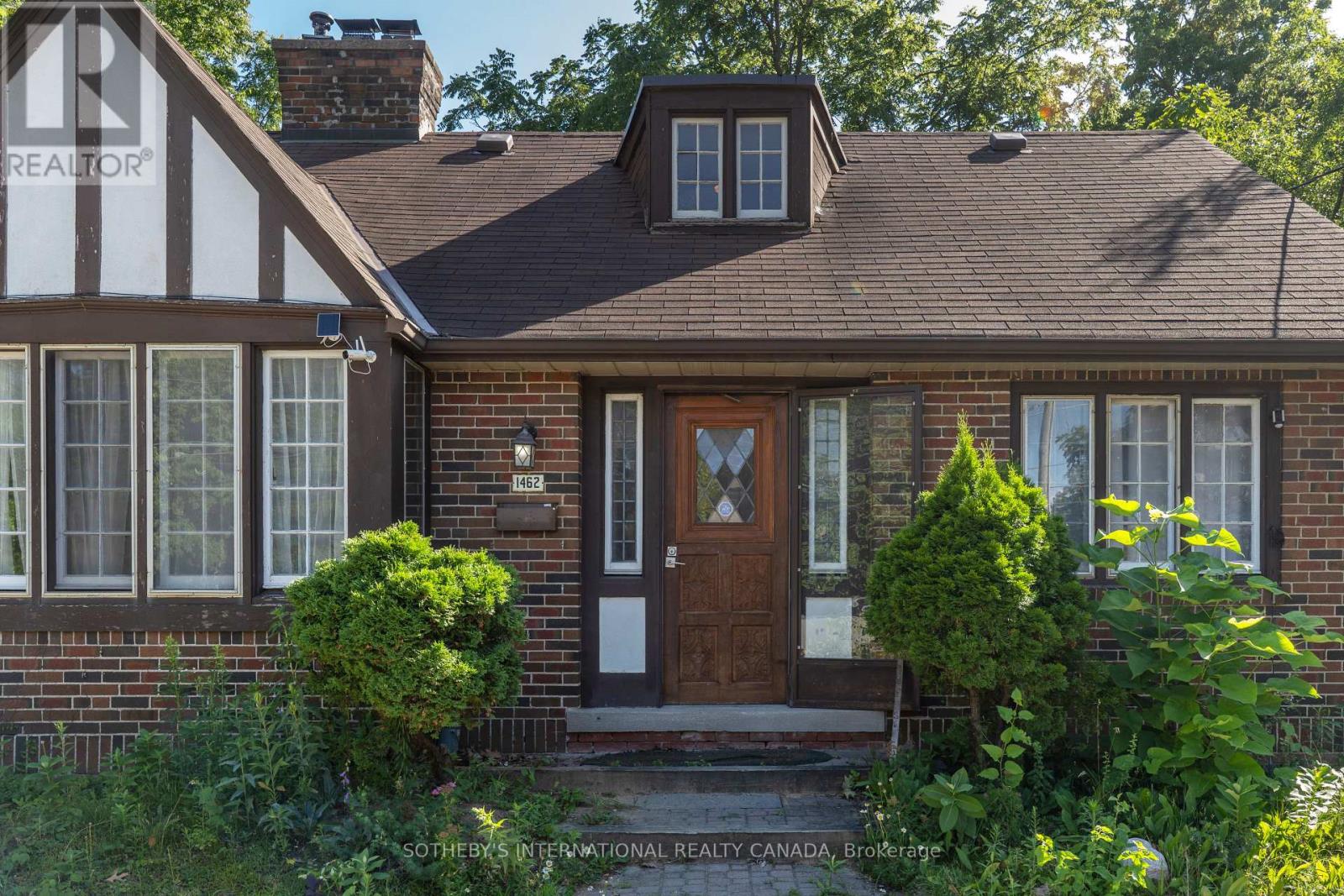 1462 HURONTARIO STREET - 4