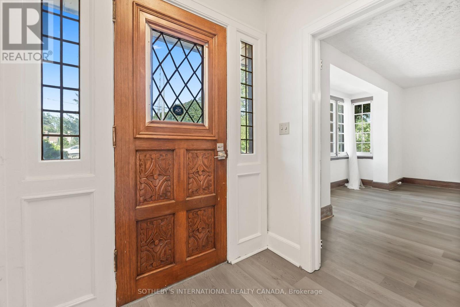 1462 HURONTARIO STREET - 6