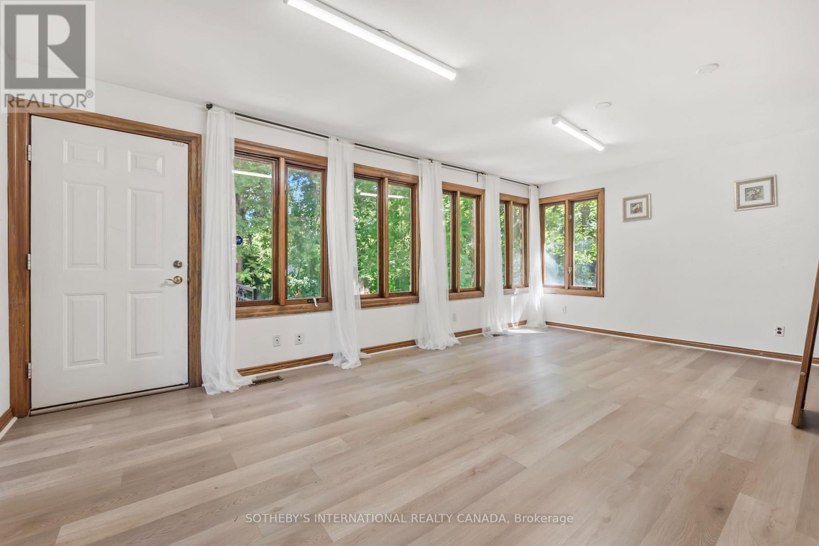 1462 HURONTARIO STREET - 9