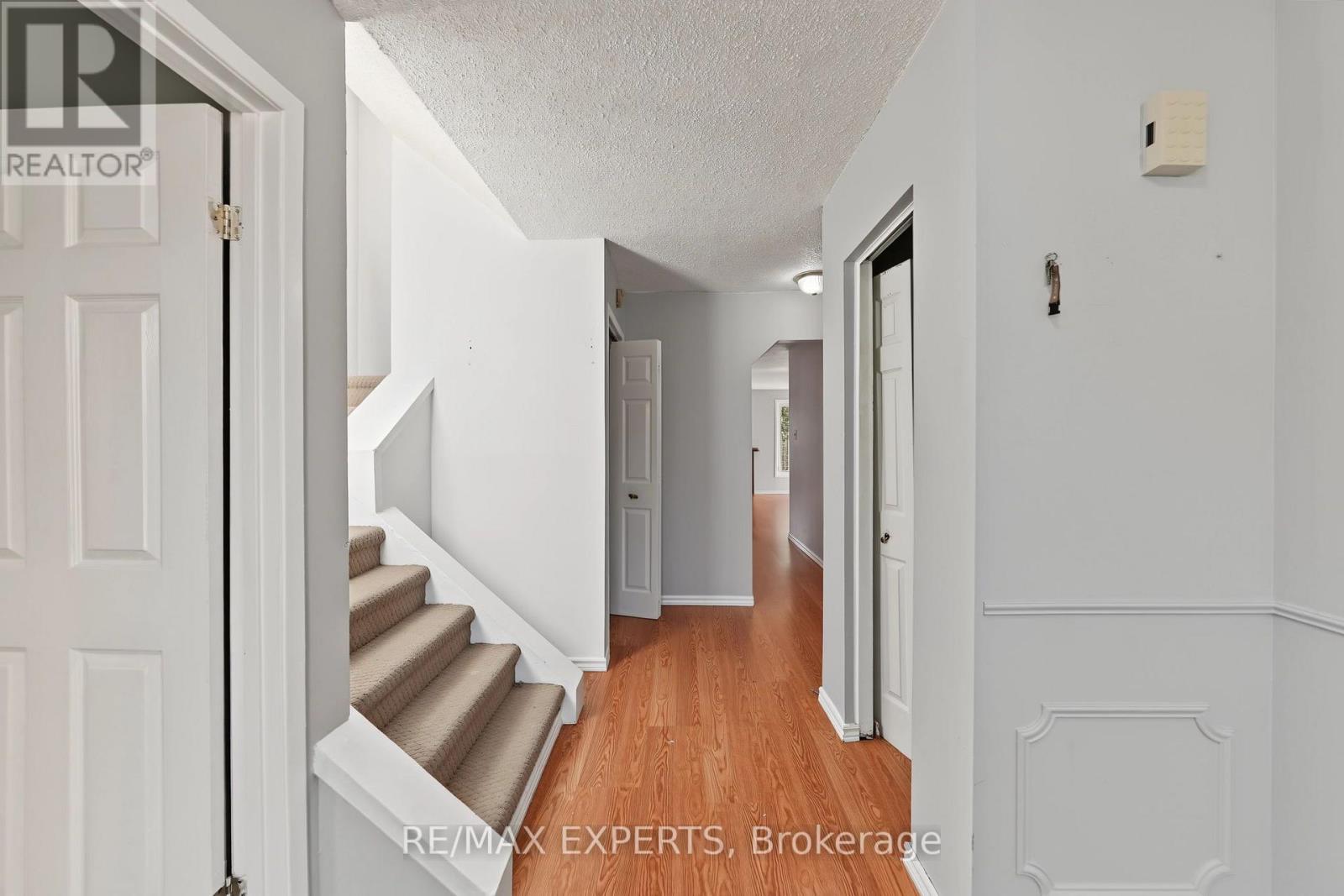 46 OLYMPIC CRESCENT, London North (North I) — photo 8