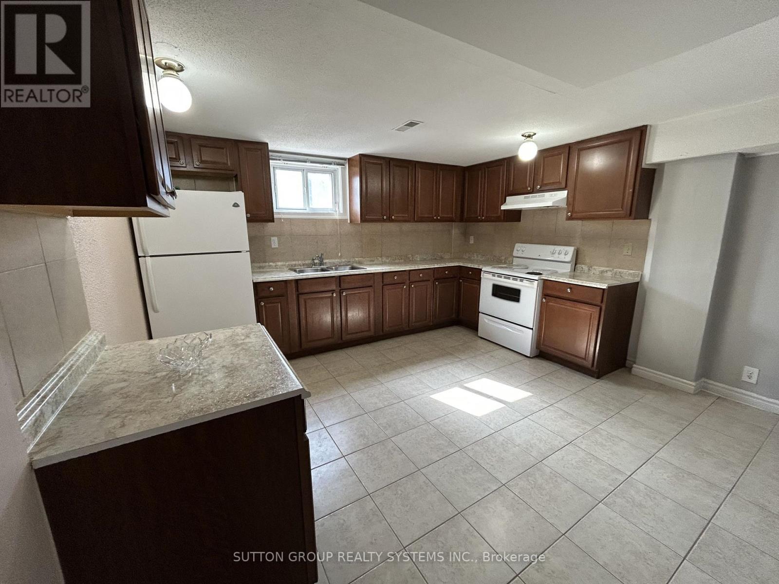 20 TAYSHAM CRESCENT - 17
