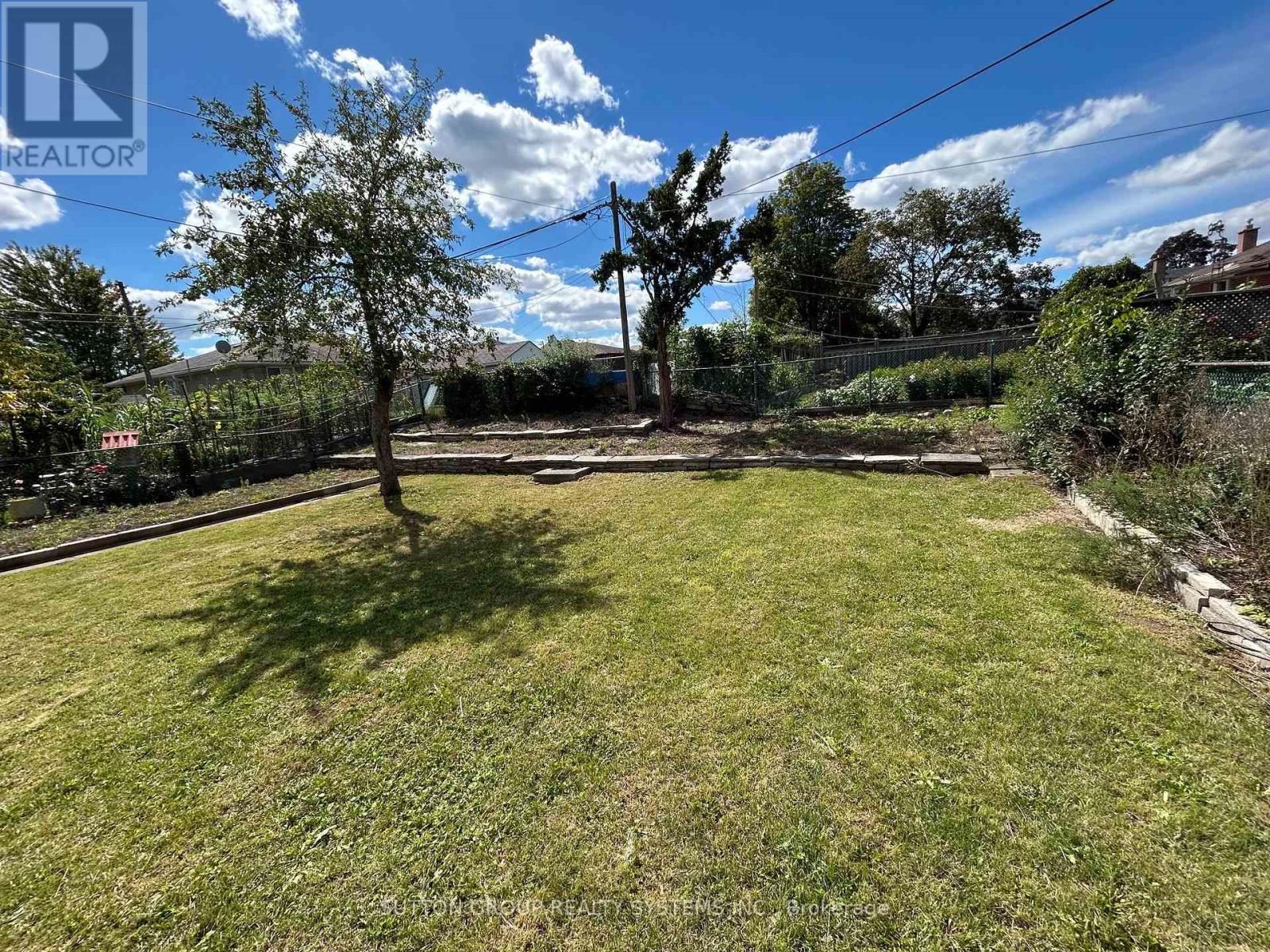 20 TAYSHAM CRESCENT - 27
