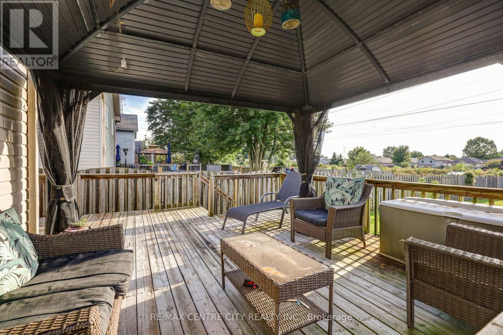 26 GLENVIEW COURT - 16
