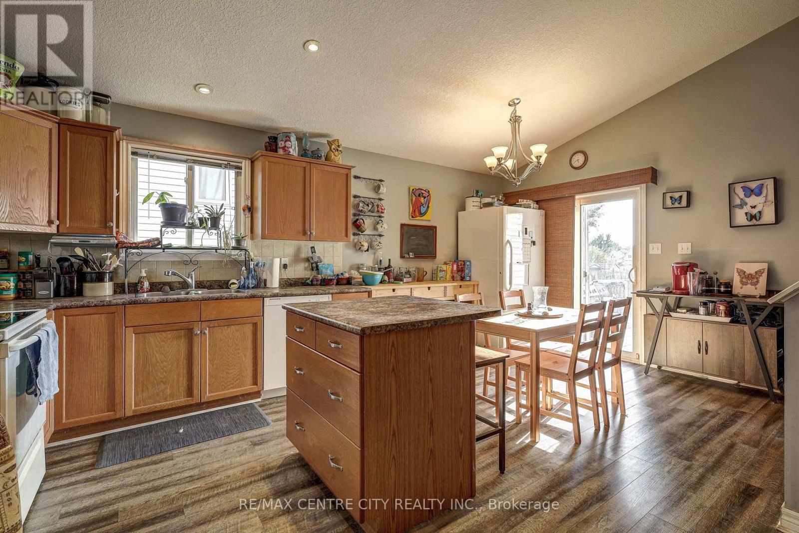 26 GLENVIEW COURT - 30