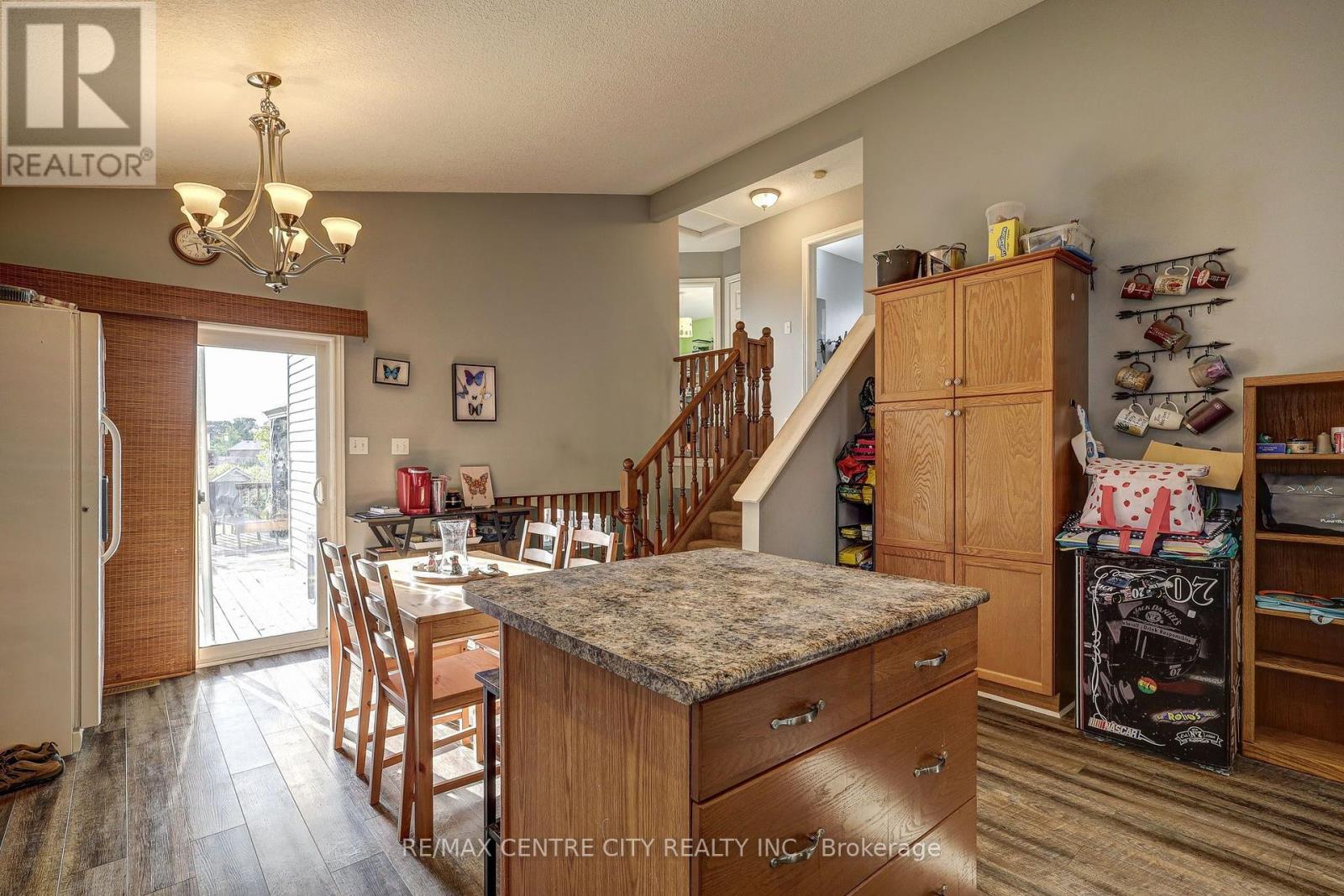 26 GLENVIEW COURT - 31