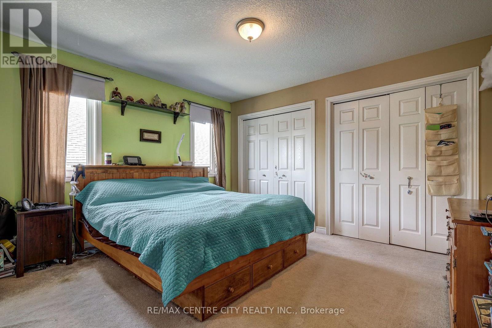26 GLENVIEW COURT - 32