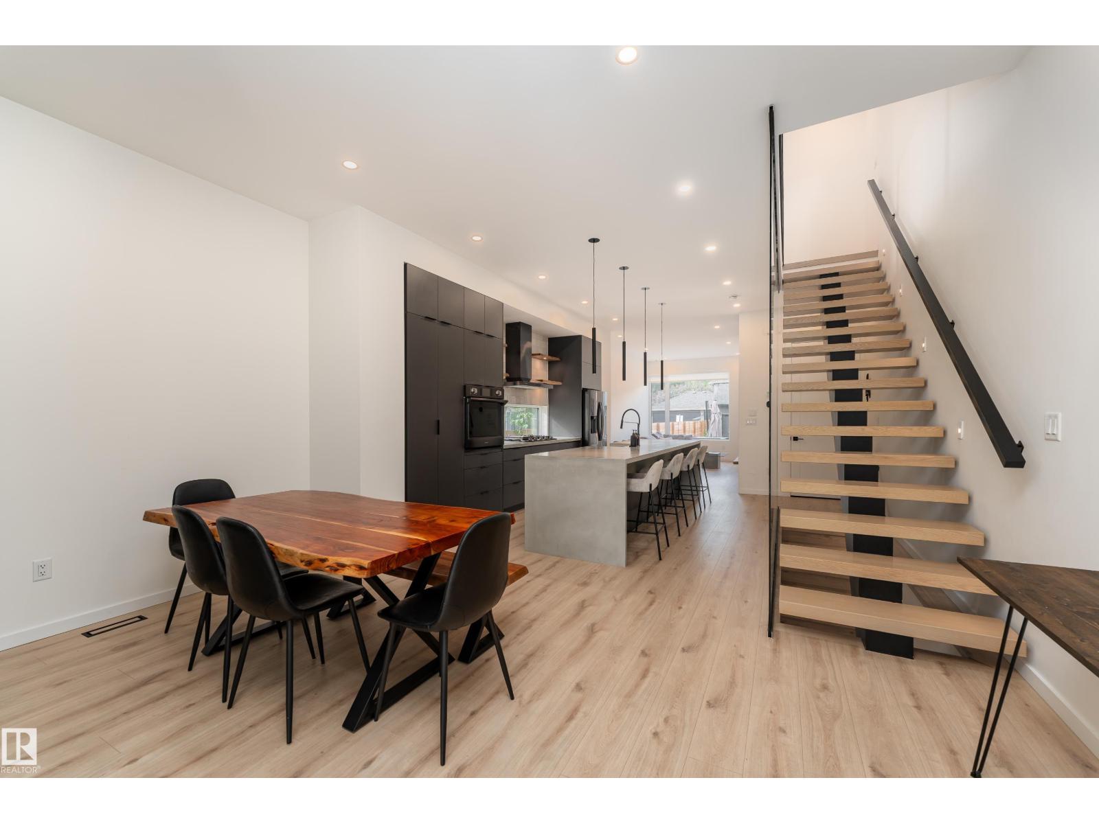 10138 90 ST NW - 6