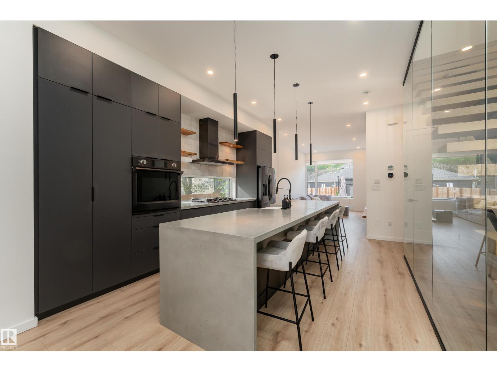 10138 90 ST NW - 9