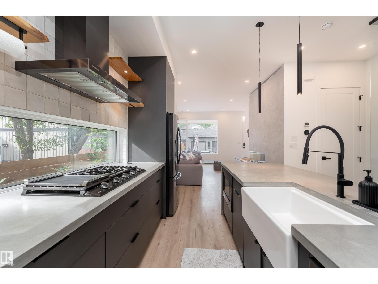 10138 90 ST NW - 11