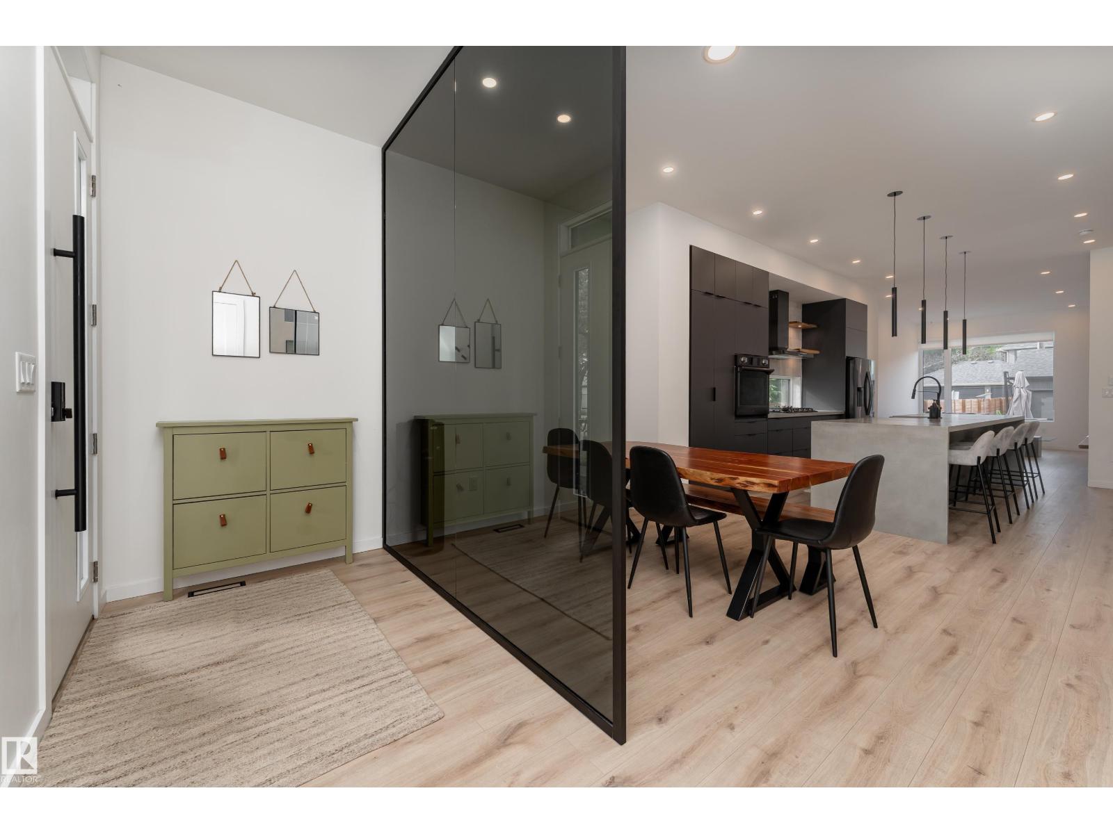 10138 90 ST NW - 5